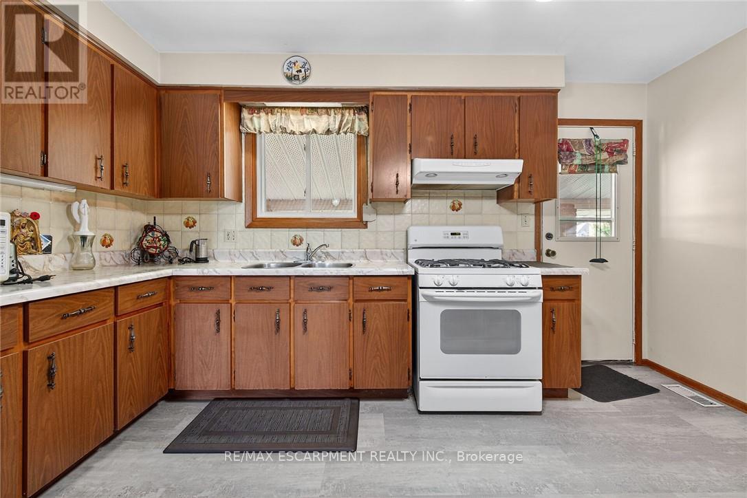 5 Third Road E, Hamilton, Ontario  L8J 3J5 - Photo 12 - X12551488