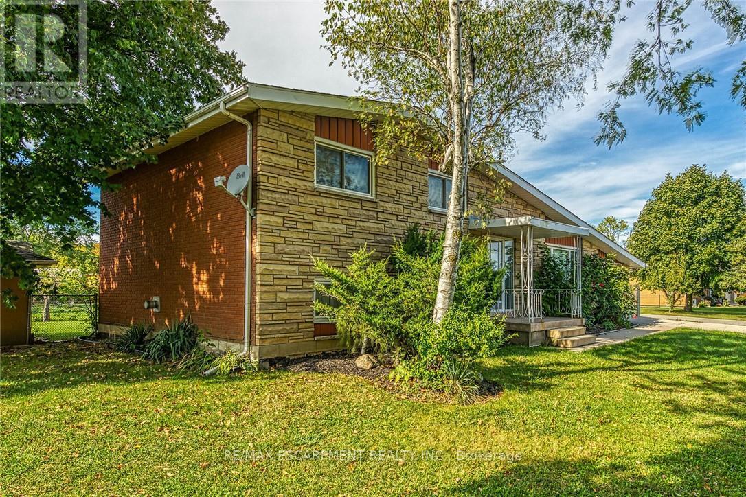 5 Third Road E, Hamilton, Ontario  L8J 3J5 - Photo 5 - X12551488