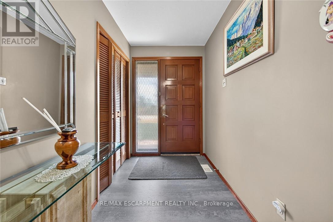 5 Third Road E, Hamilton, Ontario  L8J 3J5 - Photo 8 - X12551488