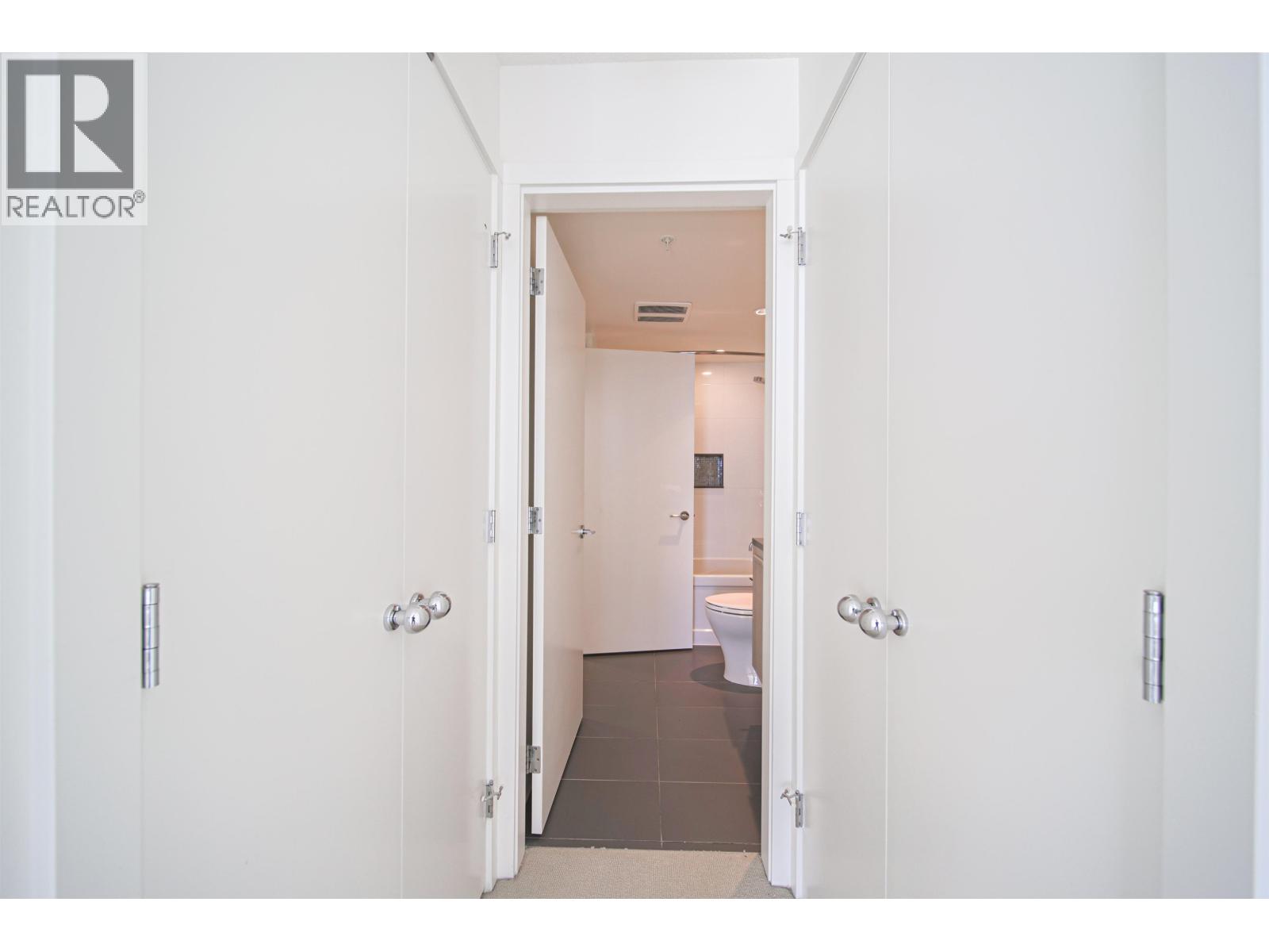 2207 3007 Glen Drive, Coquitlam, British Columbia  V3B 0L8 - Photo 16 - R3067802