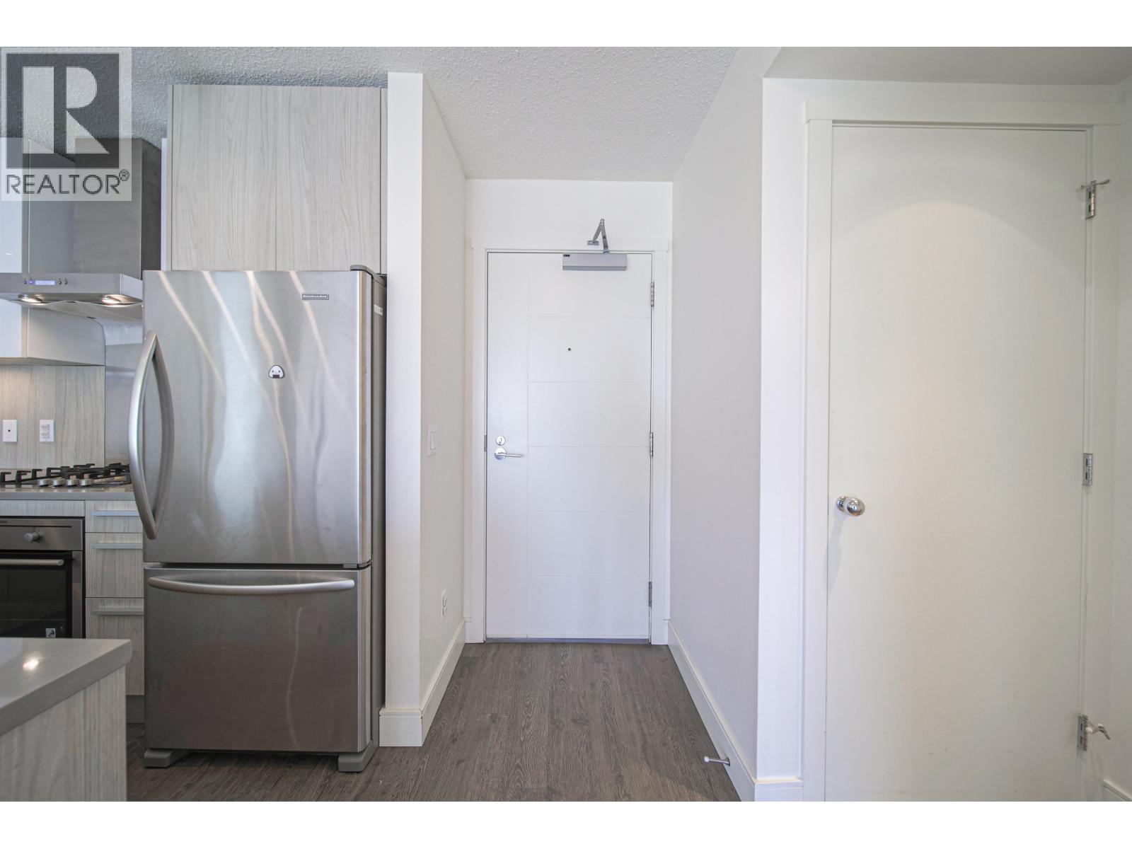 2207 3007 Glen Drive, Coquitlam, British Columbia  V3B 0L8 - Photo 2 - R3067802