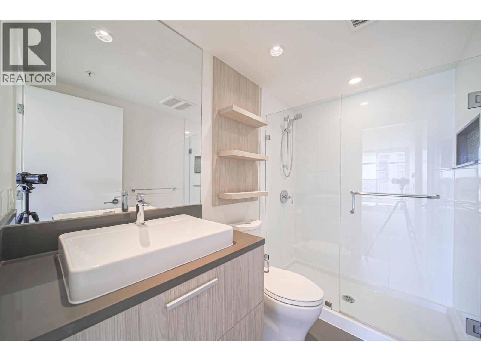 2207 3007 Glen Drive, Coquitlam, British Columbia  V3B 0L8 - Photo 22 - R3067802