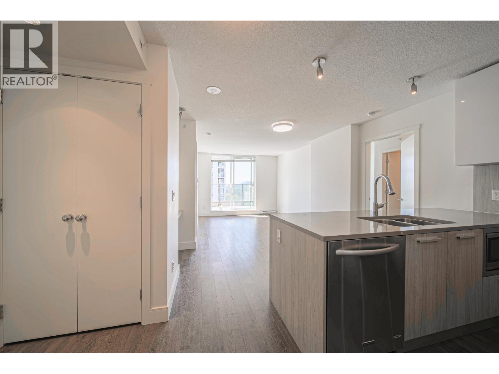 2207 3007 Glen Drive, Coquitlam, British Columbia  V3B 0L8 - Photo 5 - R3067802