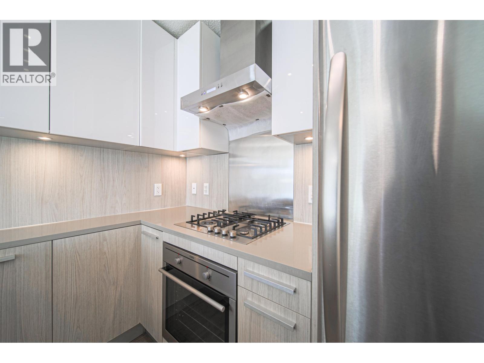 2207 3007 Glen Drive, Coquitlam, British Columbia  V3B 0L8 - Photo 7 - R3067802