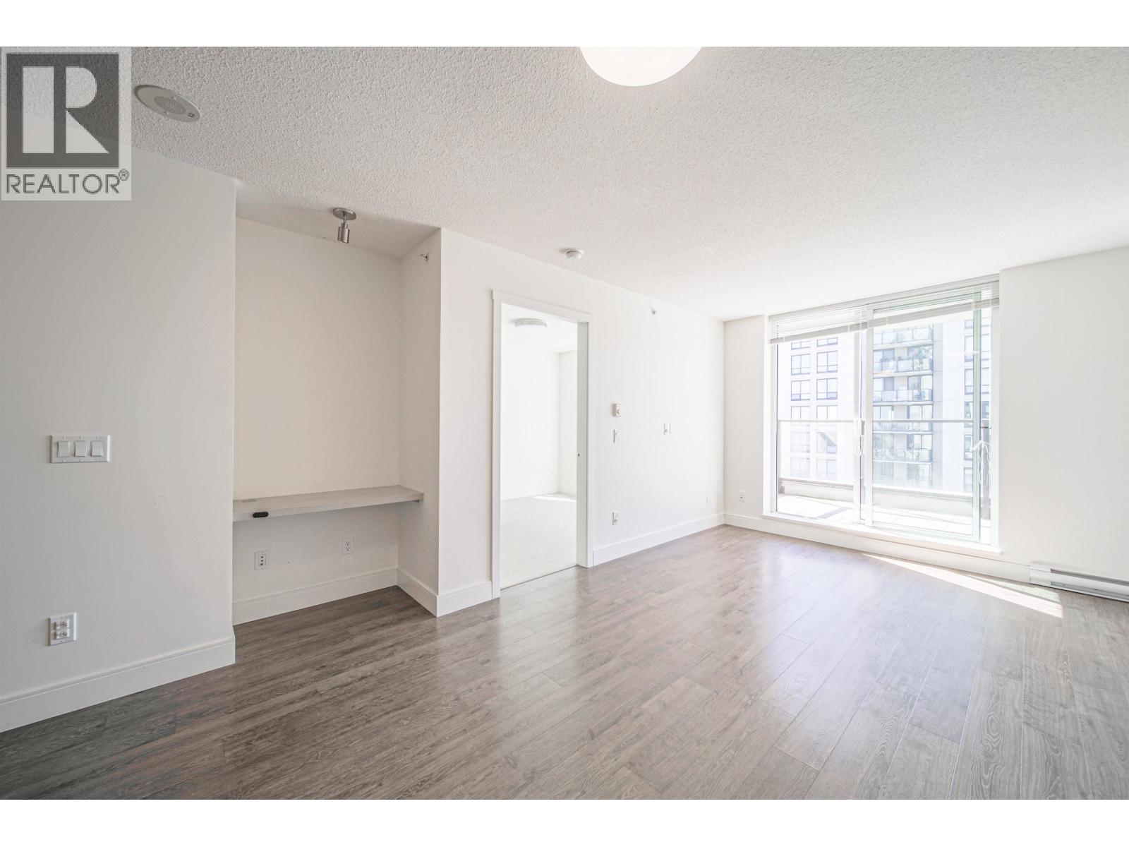 2207 3007 Glen Drive, Coquitlam, British Columbia  V3B 0L8 - Photo 9 - R3067802