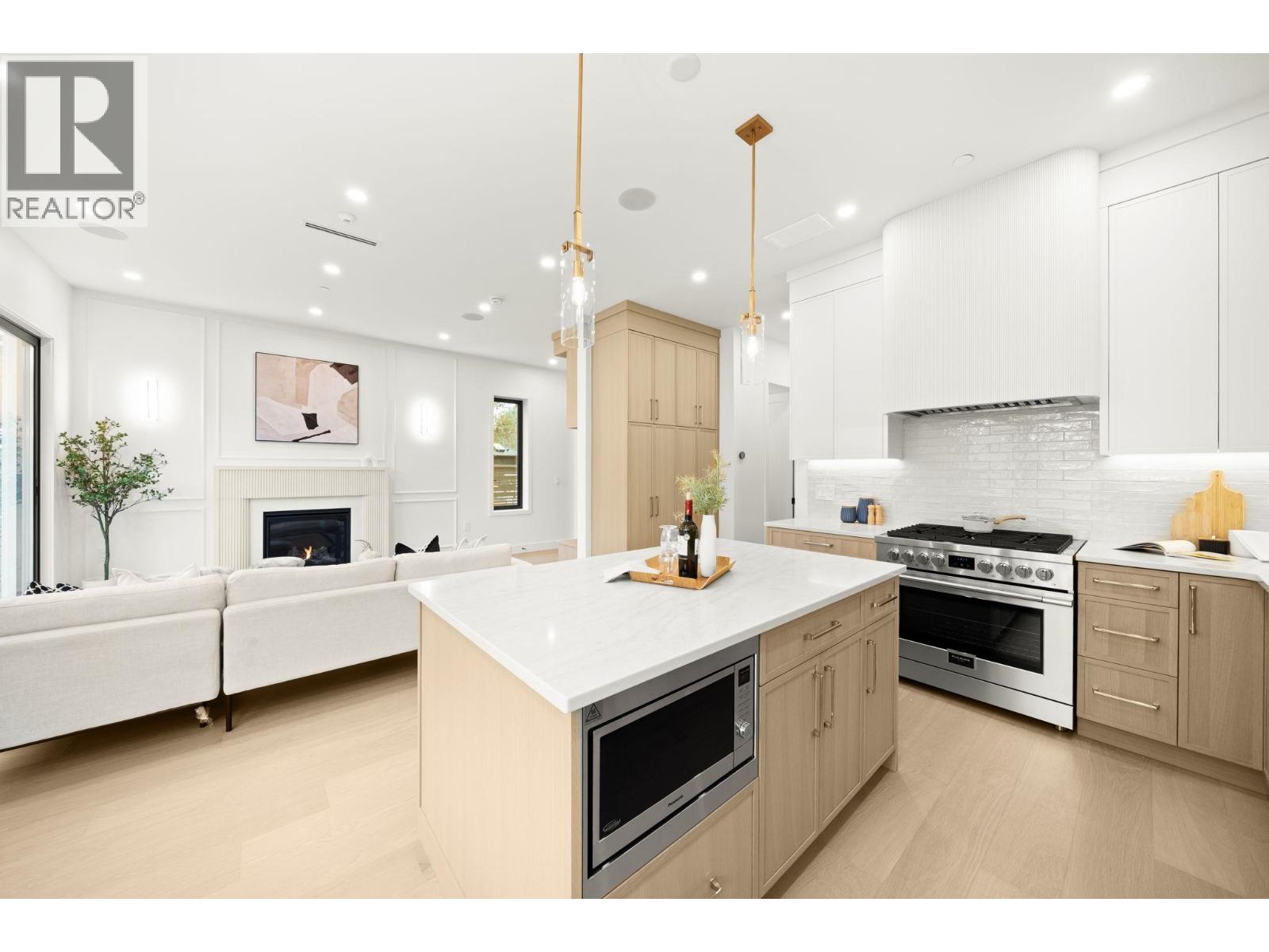 2965 Glen Drive, Vancouver, British Columbia  V5T 2P1 - Photo 6 - R3067820