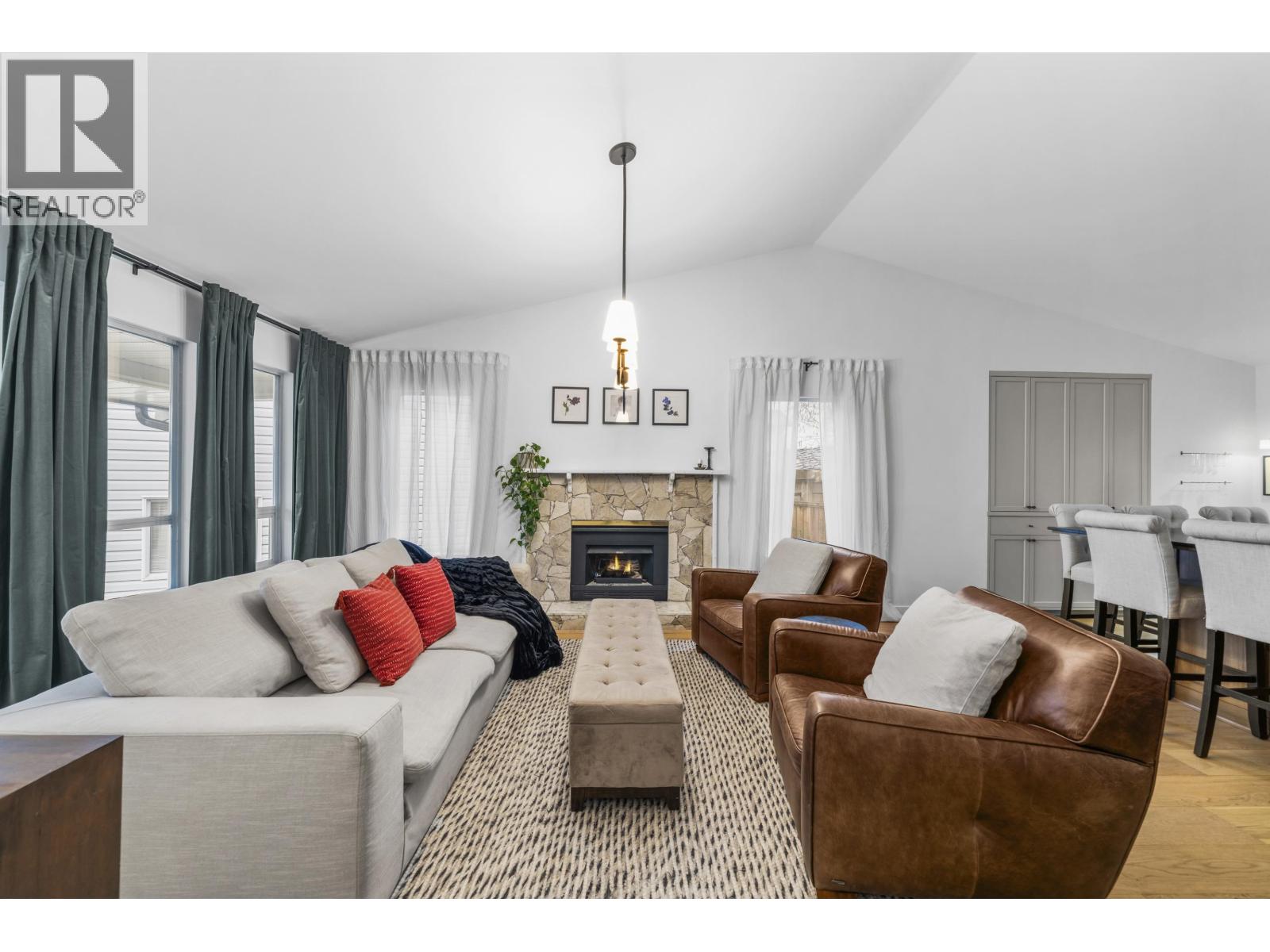 12432 Edge Street, Maple Ridge, British Columbia  V2X 0B3 - Photo 2 - R3067815