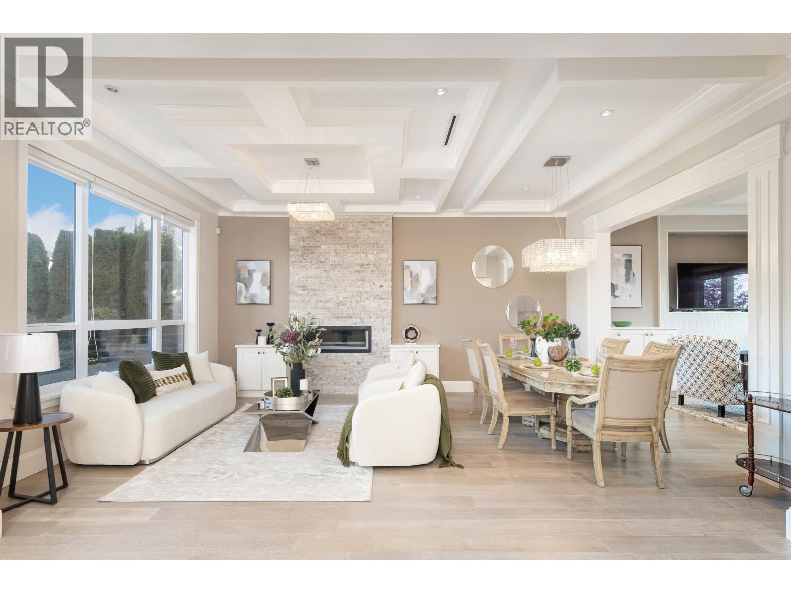 6326 Dawson Street, Burnaby, British Columbia  V5B 2W6 - Photo 3 - R3067826