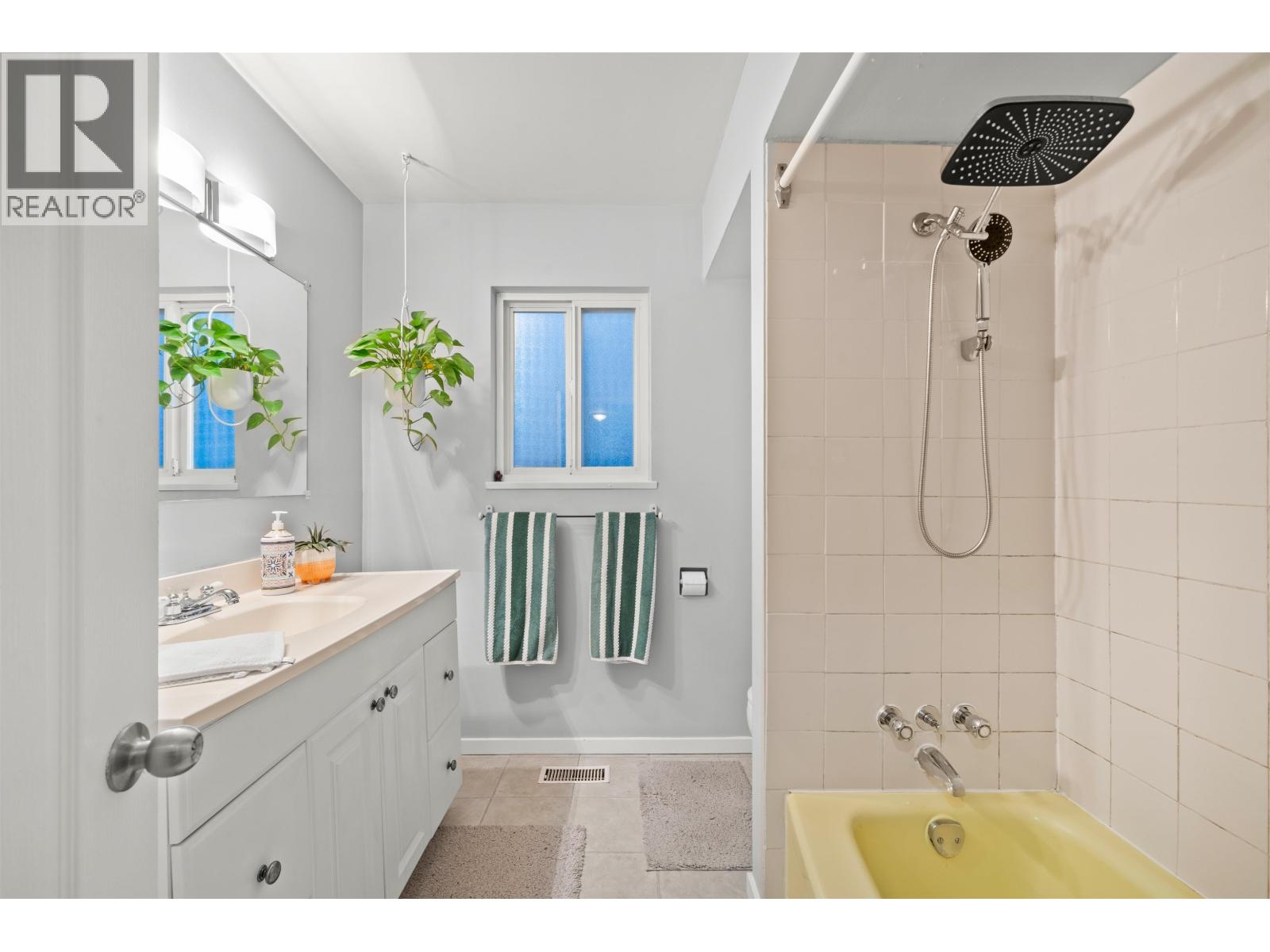 3949 Sefton Street, Port Coquitlam, British Columbia  V3B 3S2 - Photo 12 - R3067830