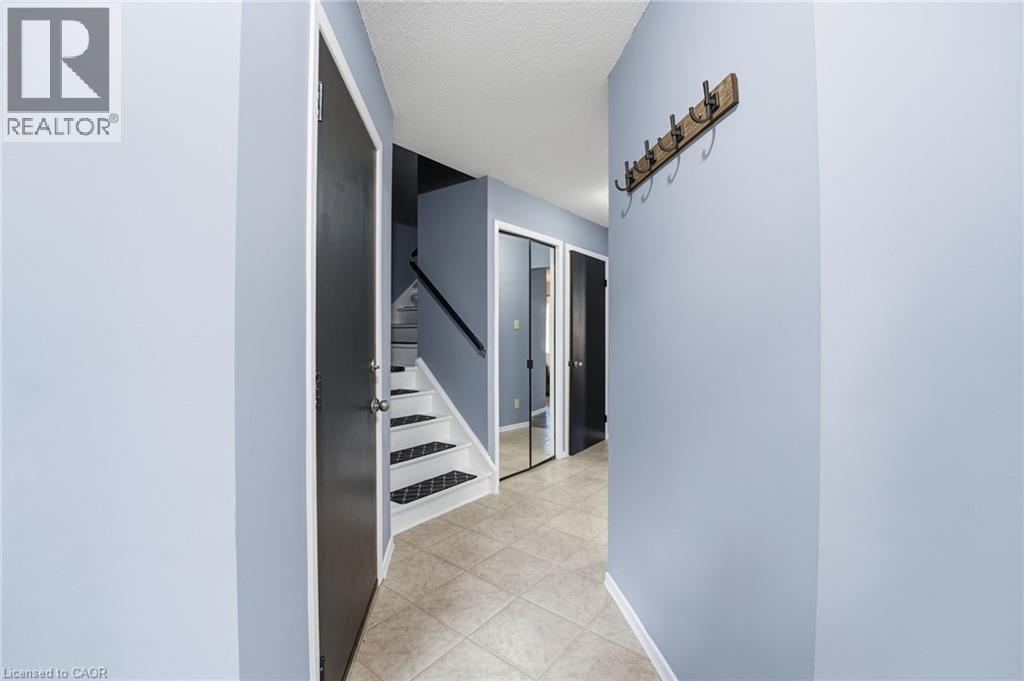 445 Kingscourt Drive Unit# 6, Waterloo, Ontario  N2K 3R4 - Photo 4 - 40786472