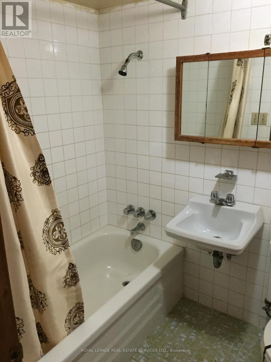 464 Euclid Avenue, Toronto, Ontario  M6G 2S9 - Photo 23 - C12472606