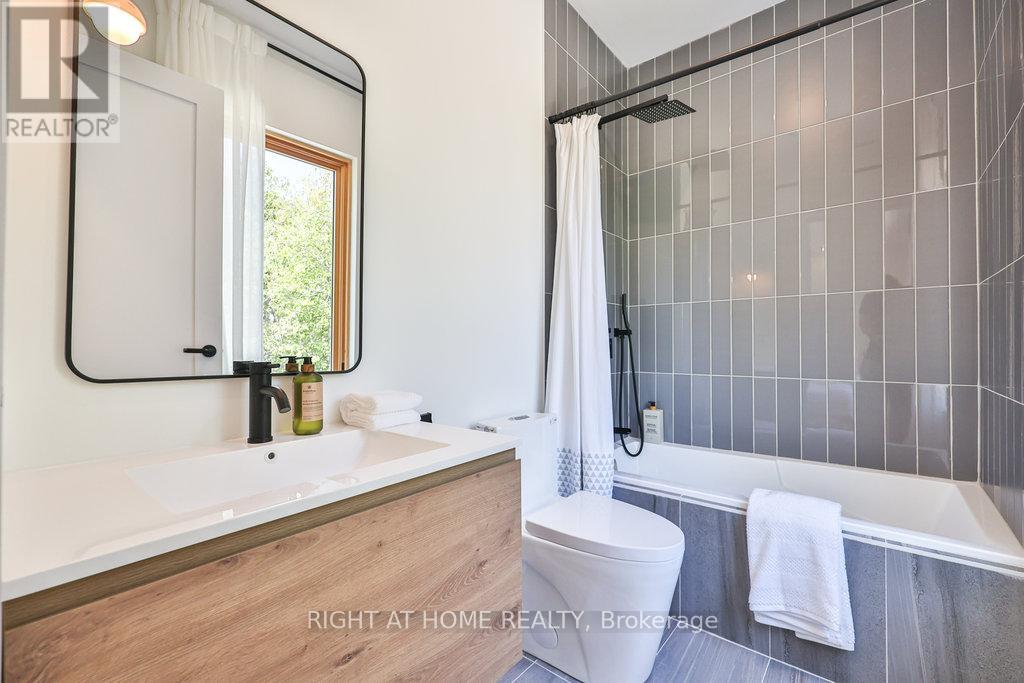 920 Calder Road, Mississauga, Ontario L5J 2N7 - Photo 38 - W12382615