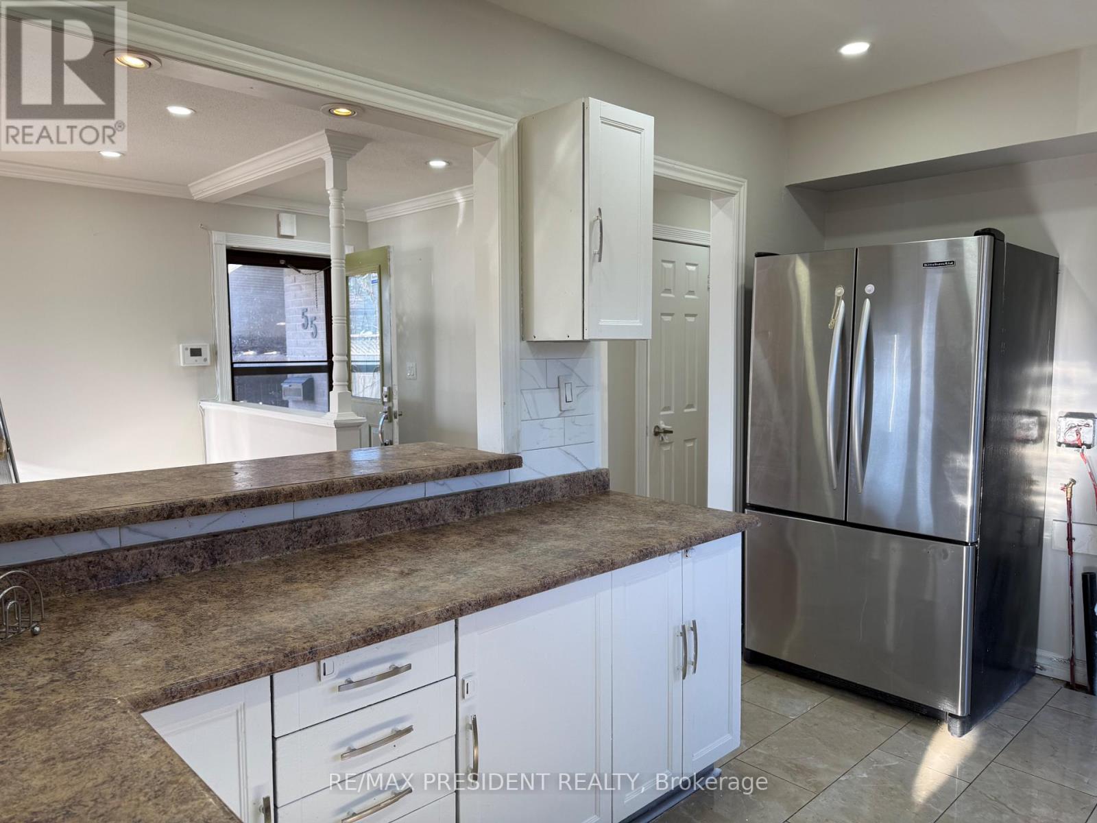 55 Esplanade Road, Brampton, Ontario  L6T 2C6 - Photo 8 - W12551122