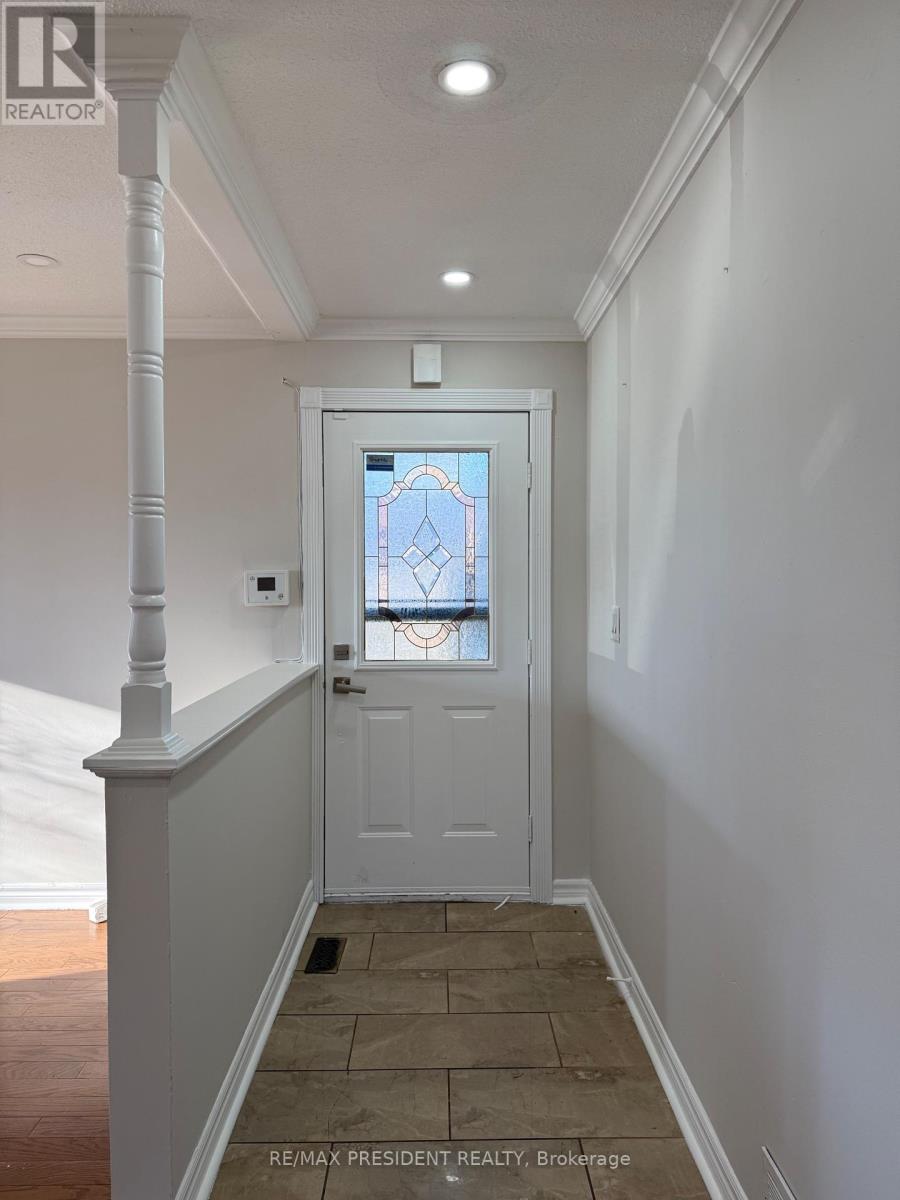 55 Esplanade Road, Brampton, Ontario  L6T 2C6 - Photo 5 - W12551122