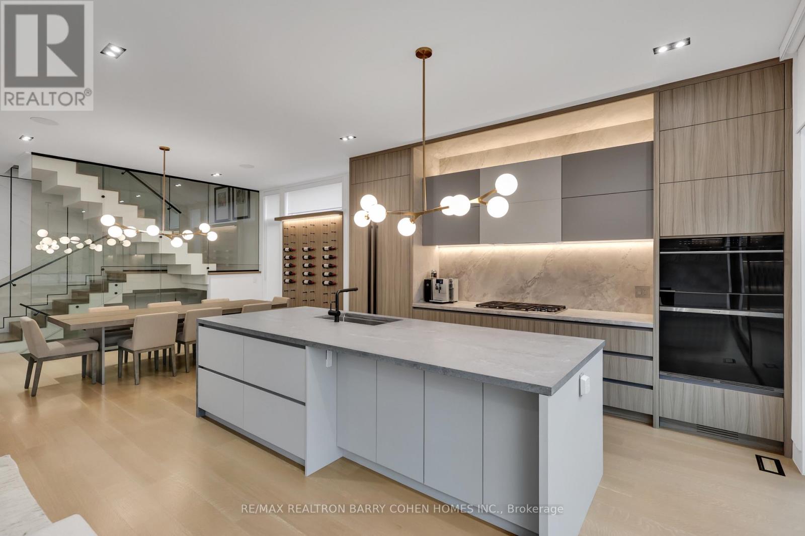 52 Elmsthorpe Avenue, Toronto, Ontario  M5P 2L7 - Photo 10 - C12551700