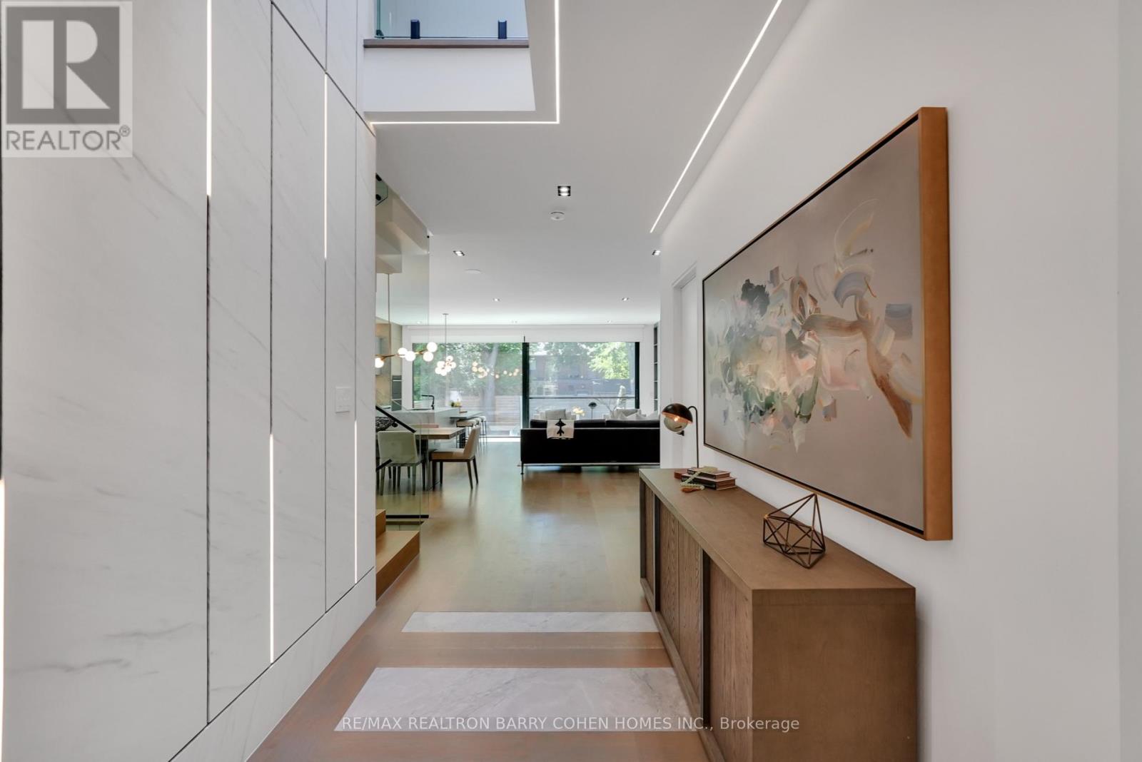 52 Elmsthorpe Avenue, Toronto, Ontario  M5P 2L7 - Photo 4 - C12551700