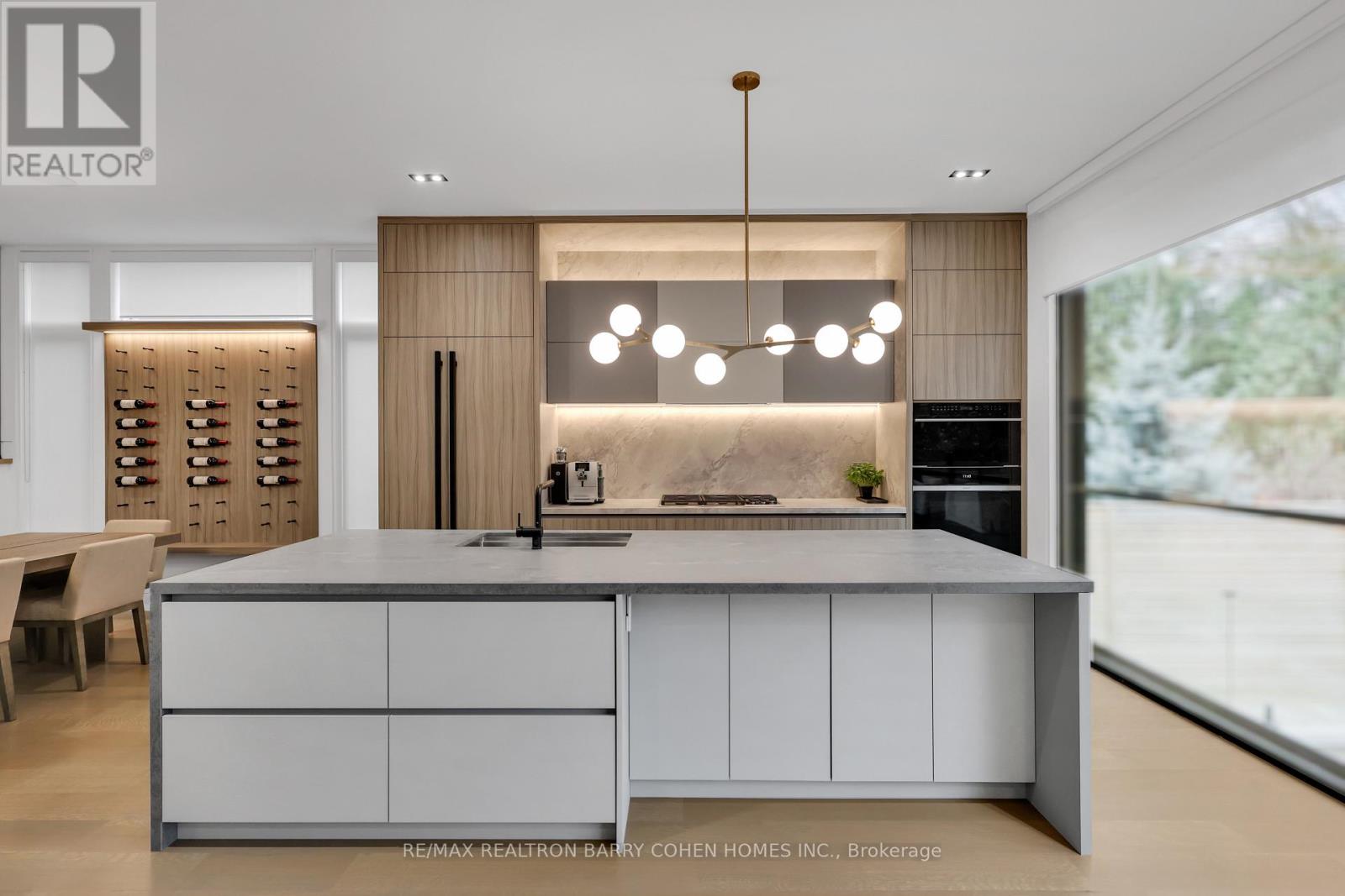 52 Elmsthorpe Avenue, Toronto, Ontario  M5P 2L7 - Photo 9 - C12551700