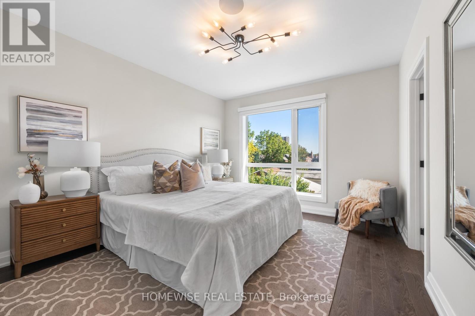 17 Earnscliffe Road, Toronto, Ontario  M6E 1J4 - Photo 17 - C12551730