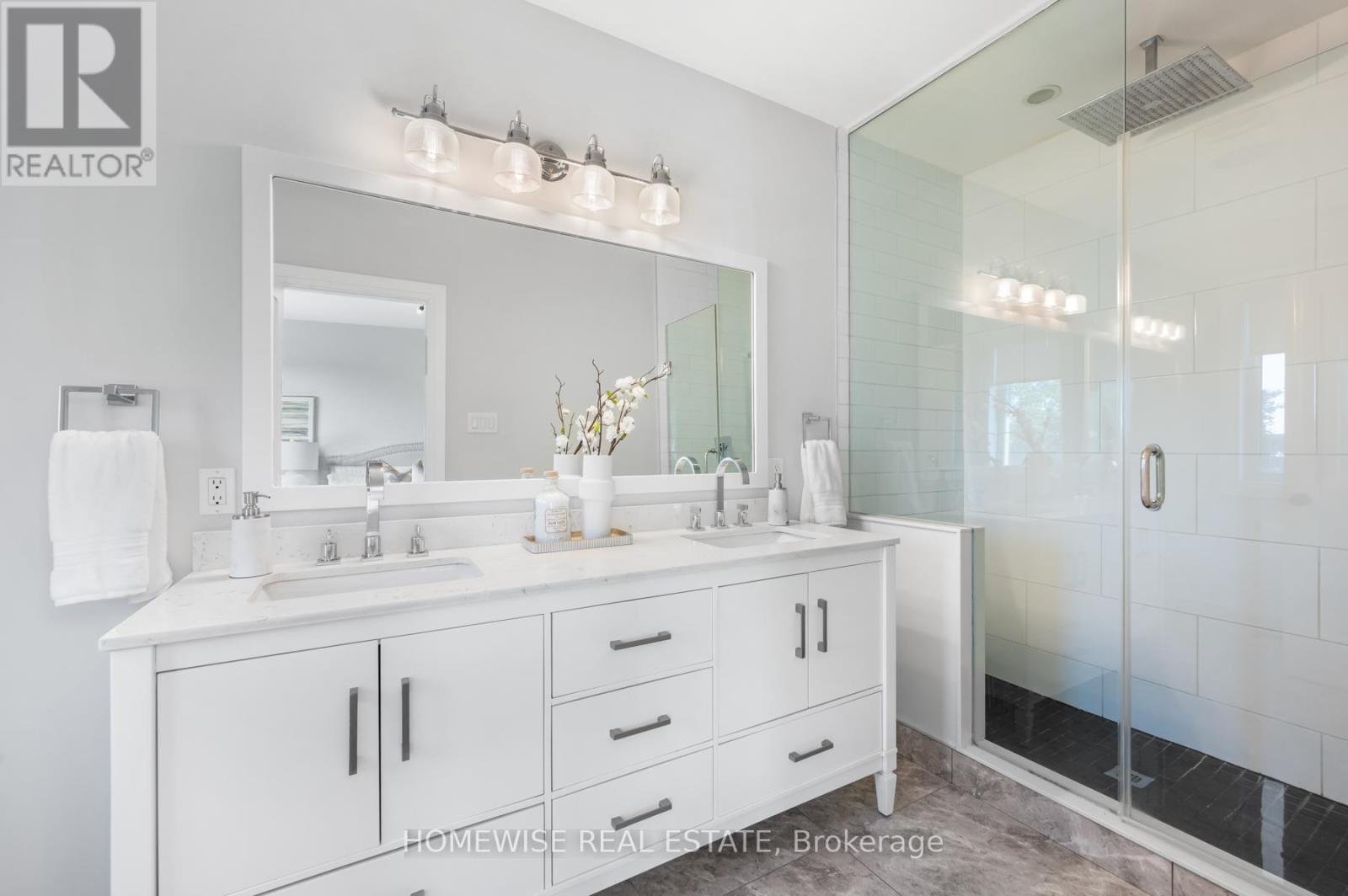 17 Earnscliffe Road, Toronto, Ontario  M6E 1J4 - Photo 20 - C12551730