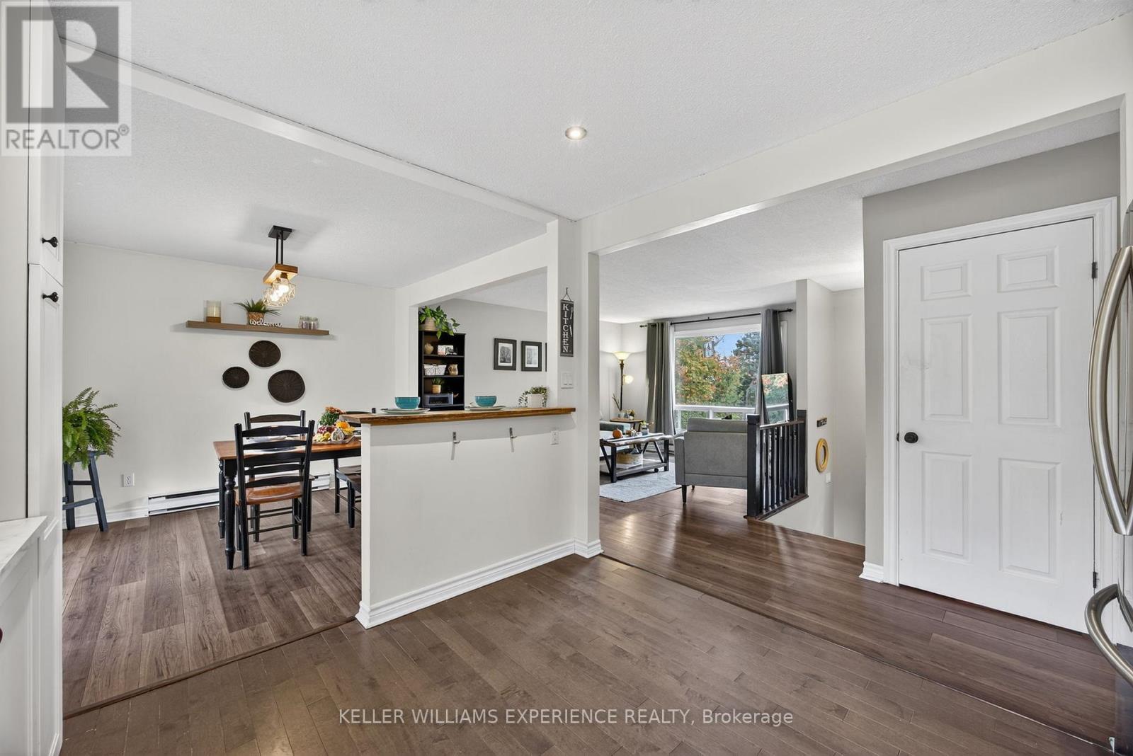 10 Conder Drive, Oro-Medonte, Ontario  L0K 1E0 - Photo 5 - S12551724