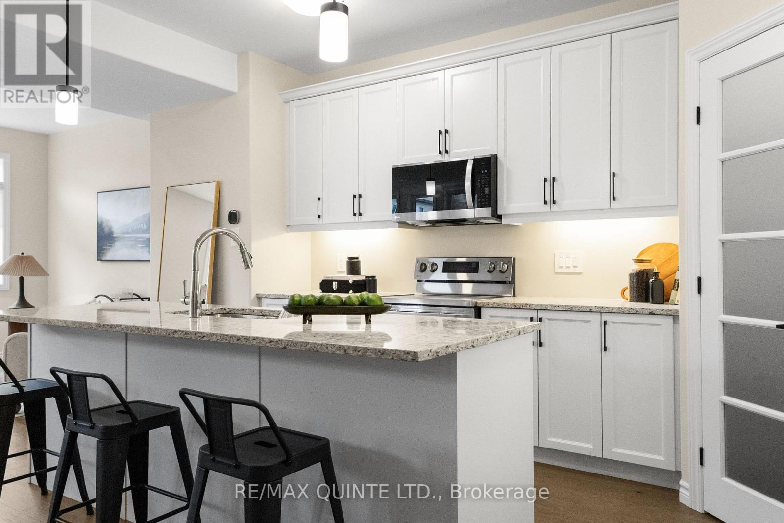 15 Miramichi Street, Belleville, Ontario K8N 0T3 - Photo 9 - X12551870