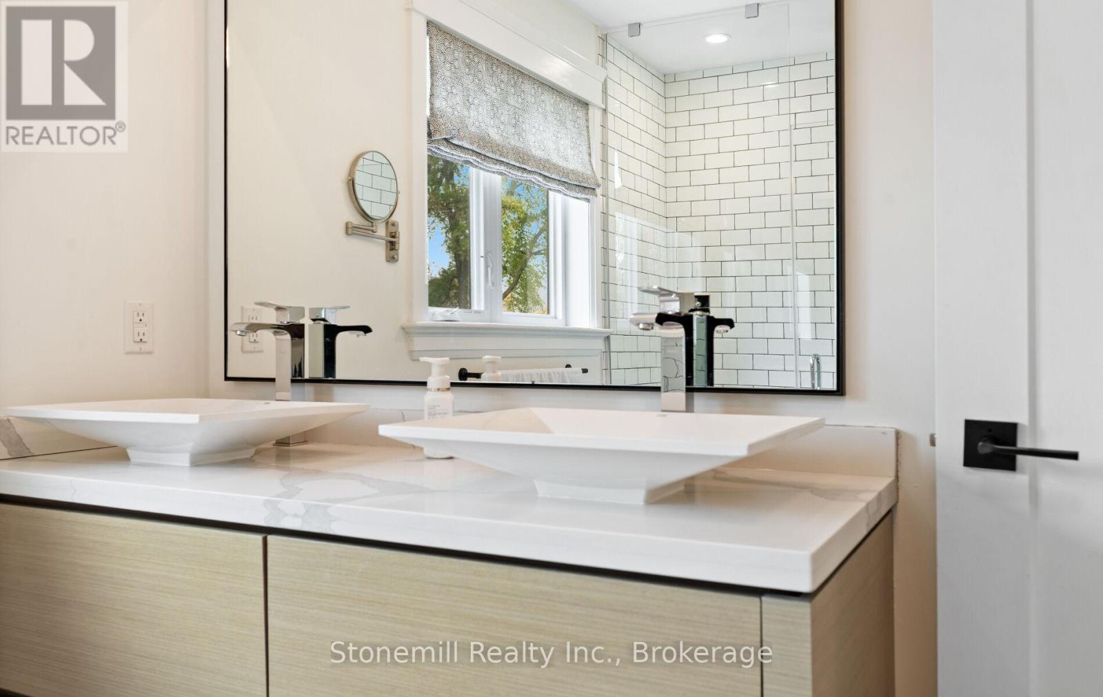 735 George Street, Burlington, Ontario L7R 2V8 - Photo 37 - W12546116