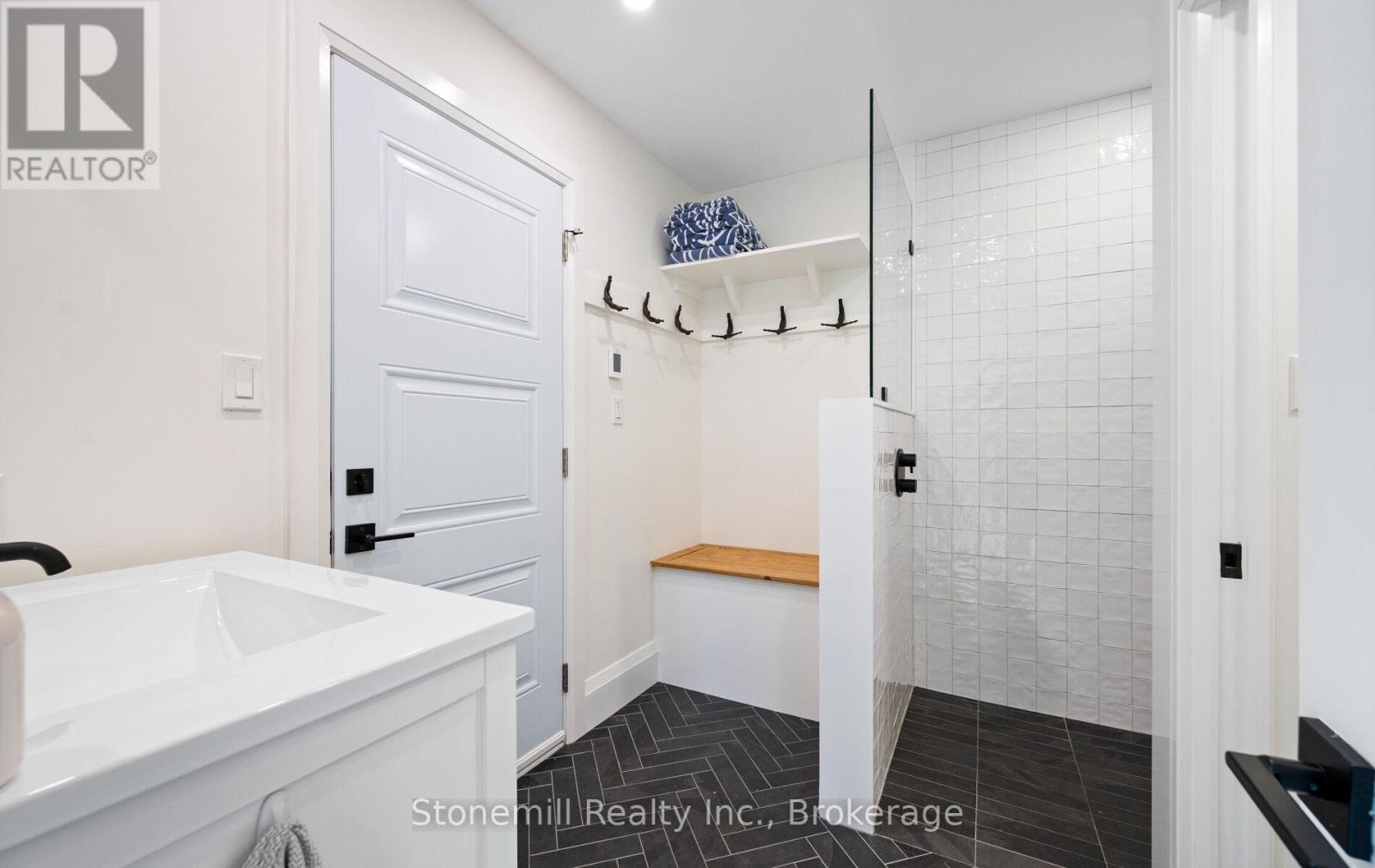 735 George Street, Burlington, Ontario L7R 2V8 - Photo 47 - W12546116