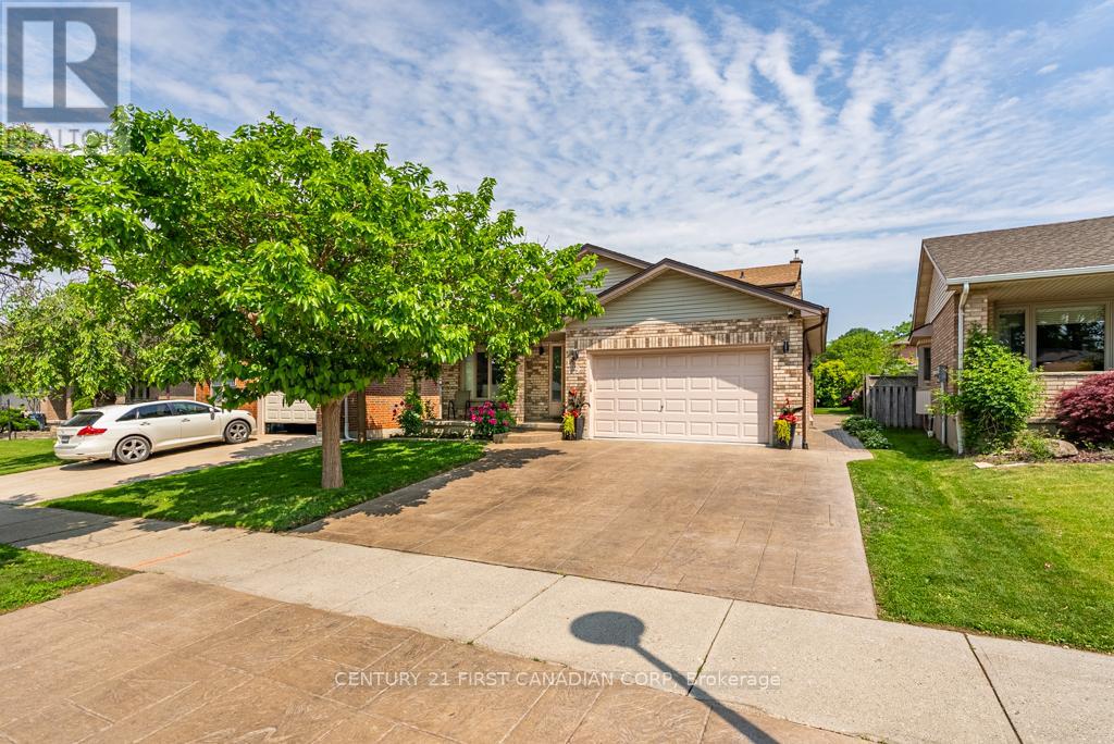 169 Ashley Crescent, London South, Ontario  N6E 3P9 - Photo 1 - X12551822
