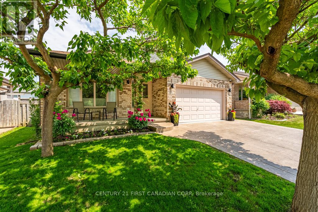 169 Ashley Crescent, London South, Ontario  N6E 3P9 - Photo 3 - X12551822