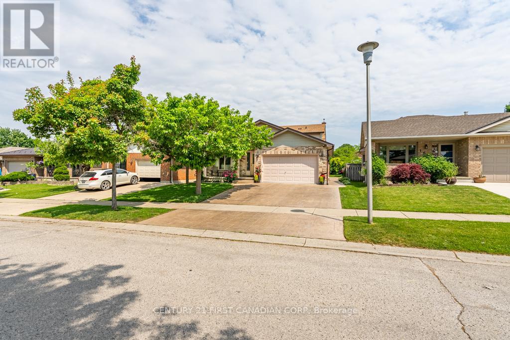 169 Ashley Crescent, London South, Ontario  N6E 3P9 - Photo 5 - X12551822