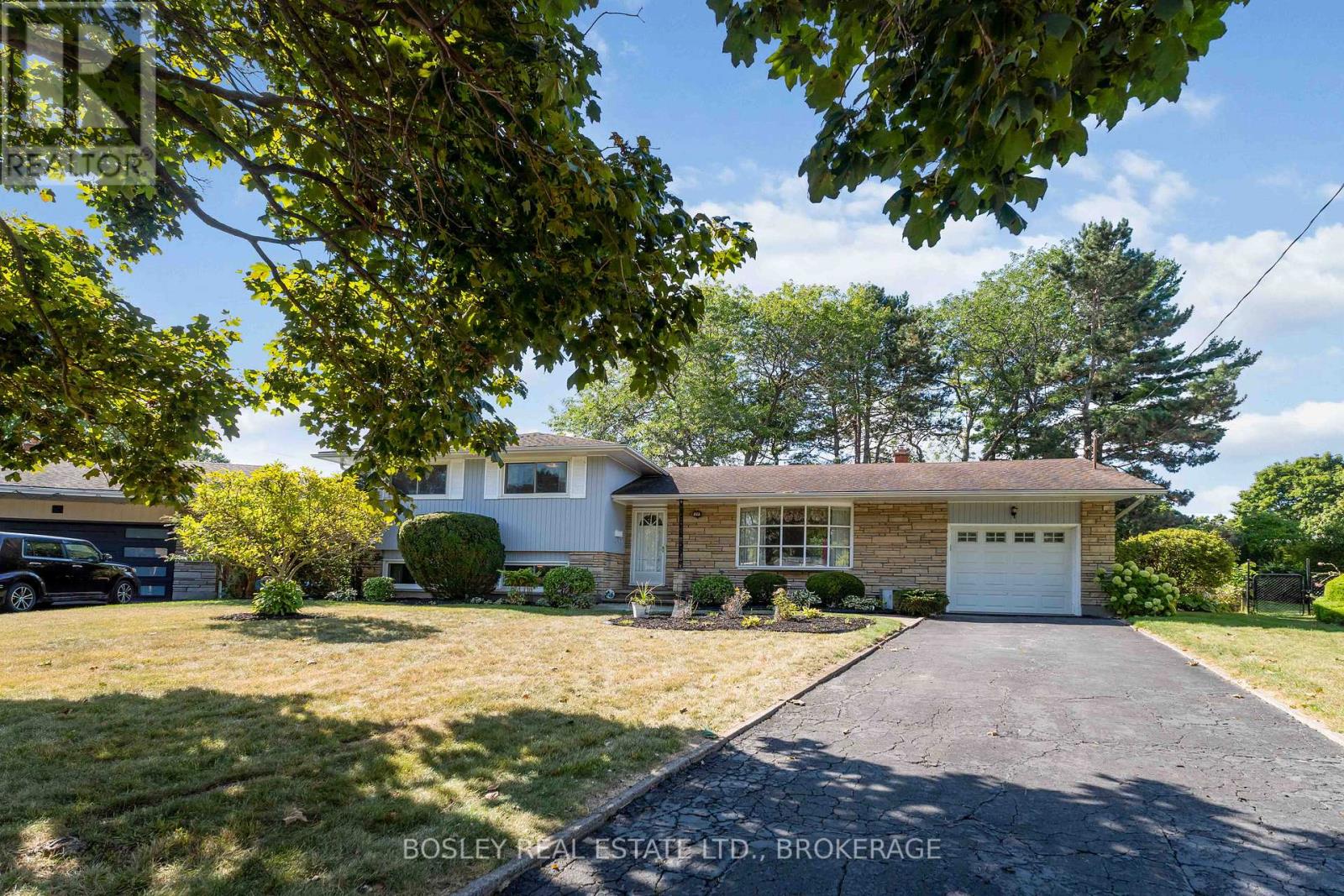 27 MEADOWLARK CRESCENT, St. Catharines, Ontario