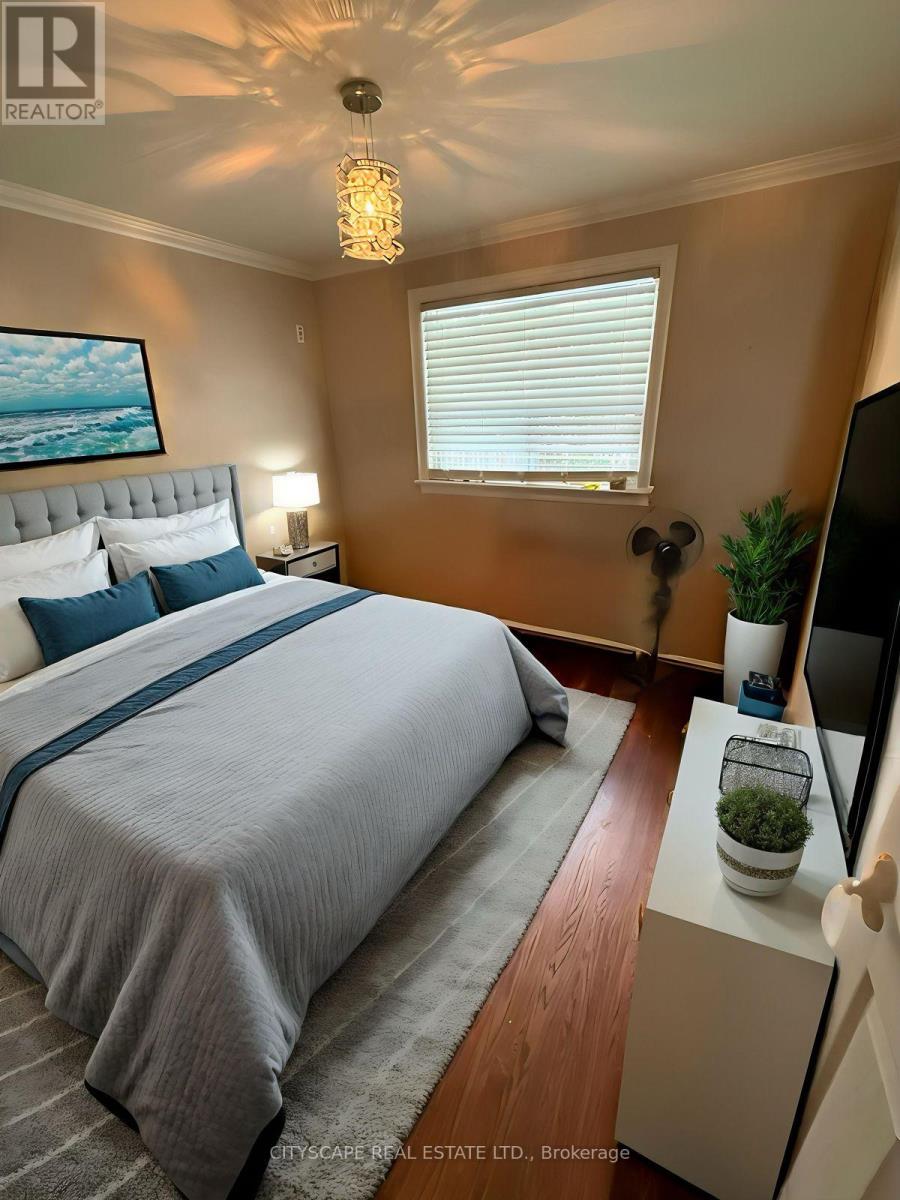 Upper - 12 Pagoda Place, Toronto, Ontario  M9V 2V2 - Photo 4 - W12541748