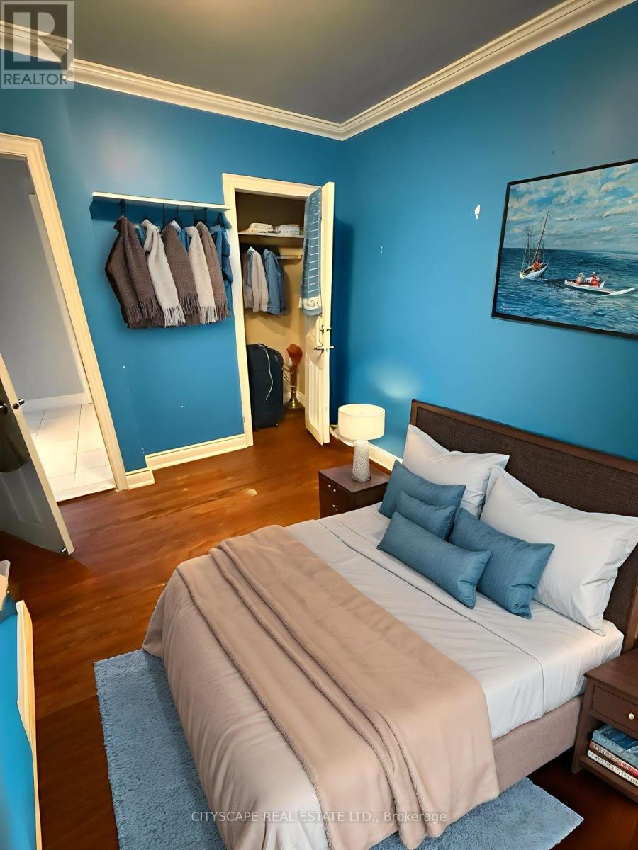 Upper - 12 Pagoda Place, Toronto, Ontario  M9V 2V2 - Photo 8 - W12541748