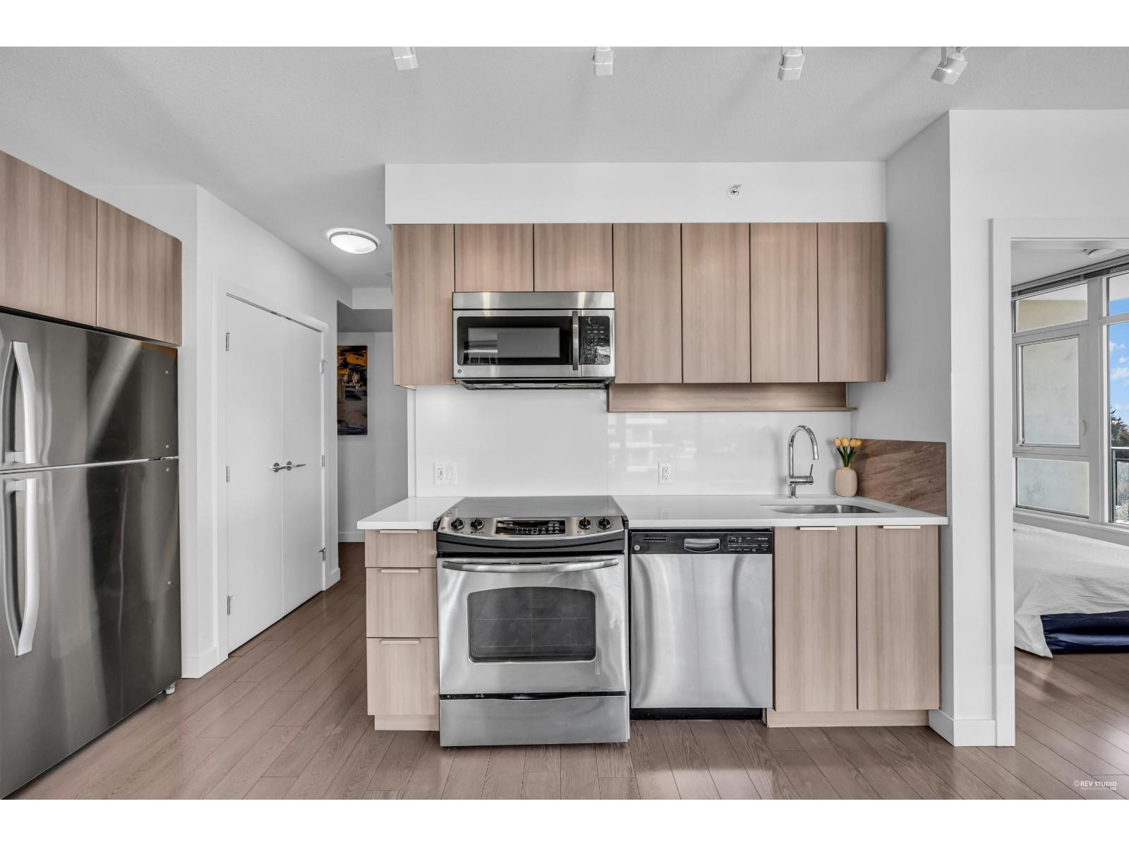 1103 13308 Central Avenue, Surrey, British Columbia  V3T 0M4 - Photo 5 - R3067889