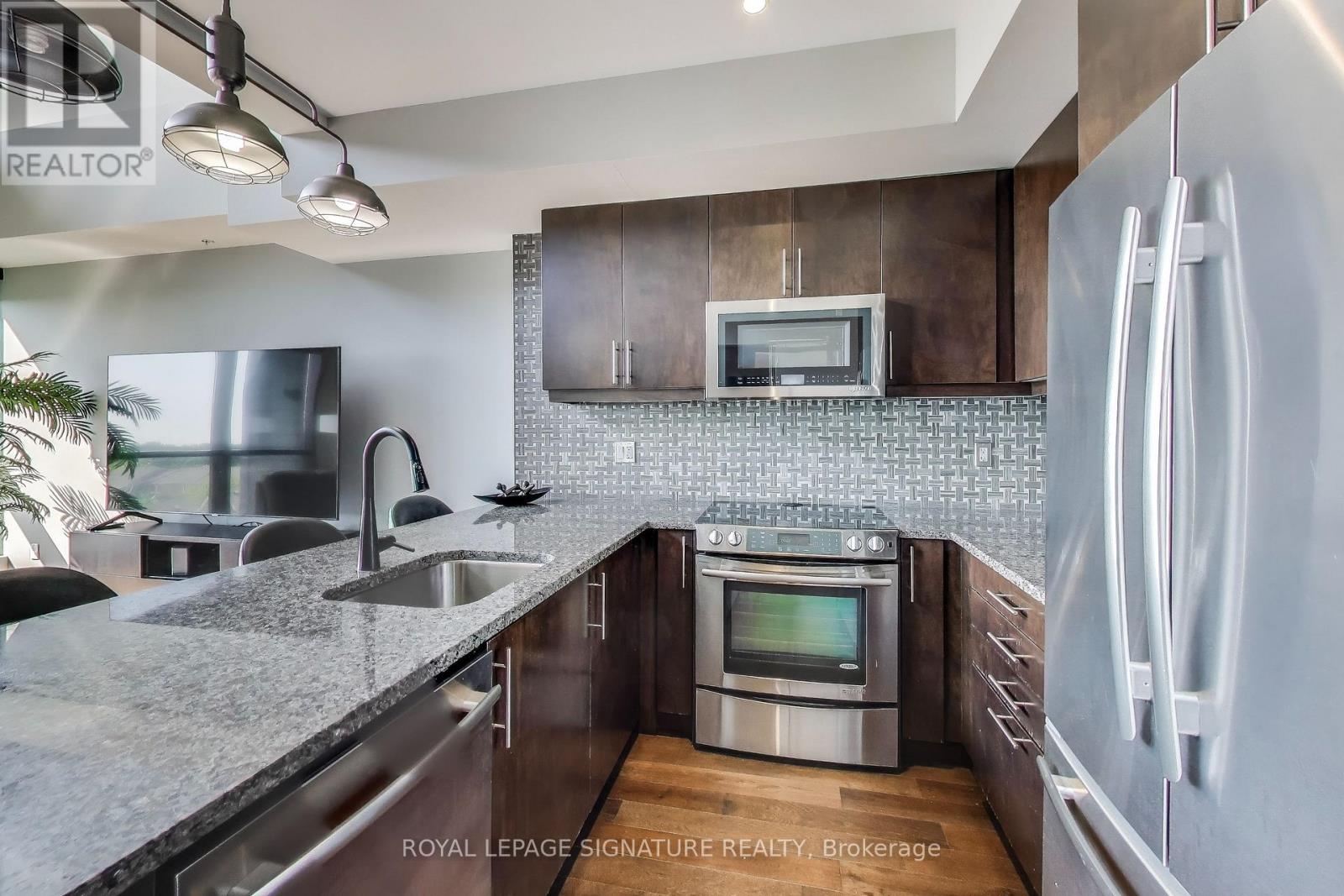 405 - 3170 Erin Mills Parkway, Mississauga, Ontario  L5L 0B6 - Photo 5 - W12551676