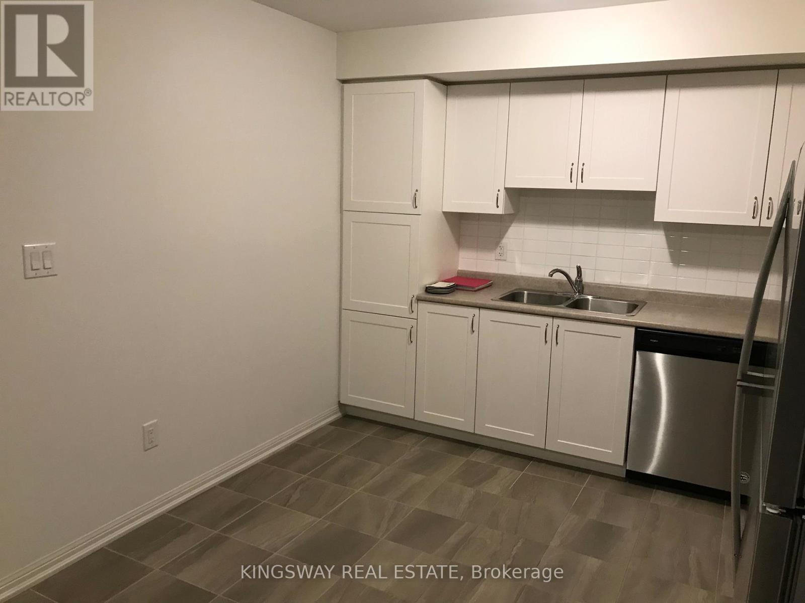 141 - 250 Sunny Meadow Boulevard, Brampton, Ontario  L6R 3Y7 - Photo 8 - W12551692