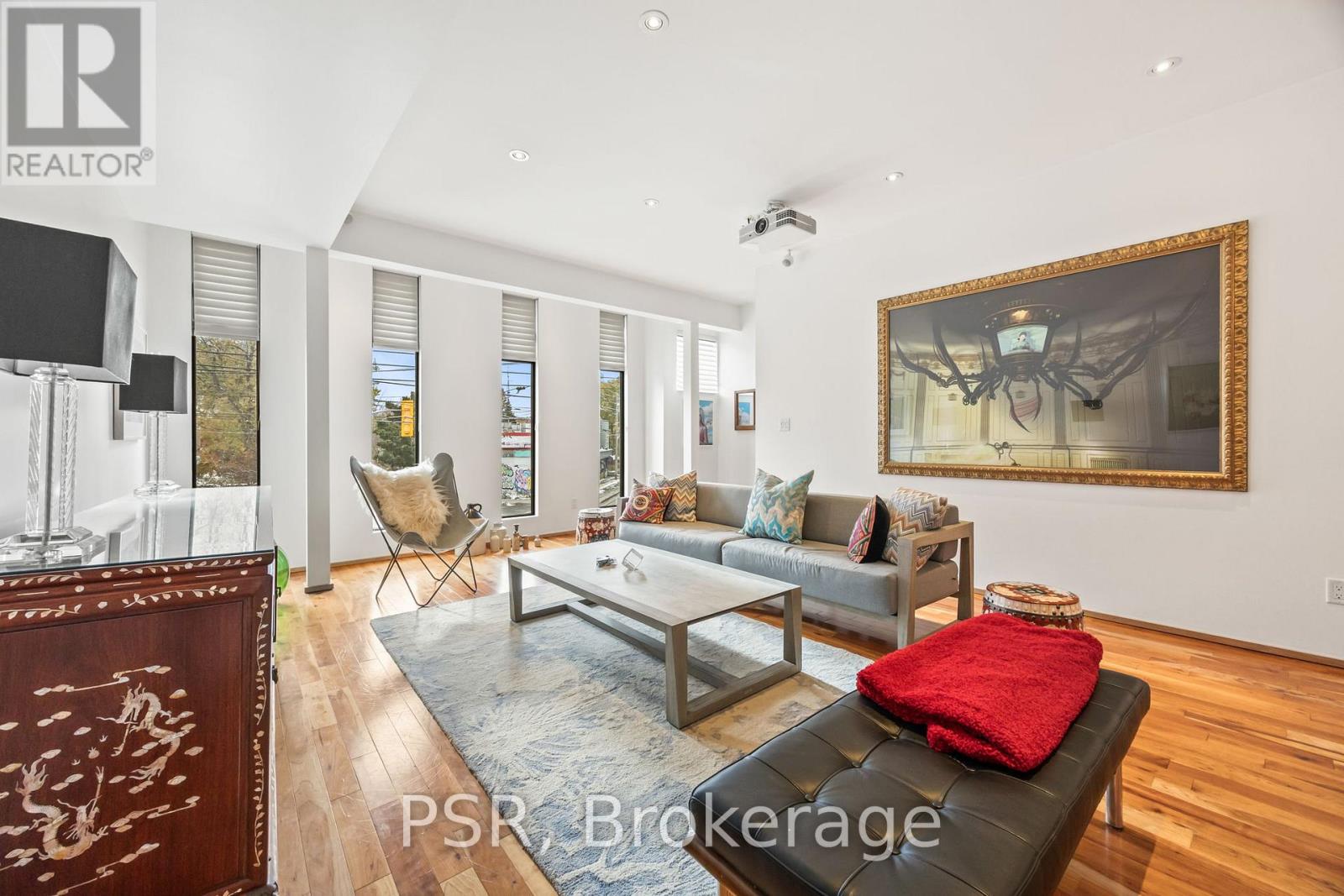 Upper - 2068 Dundas Street W, Toronto, Ontario  M6R 1W8 - Photo 16 - W12551754