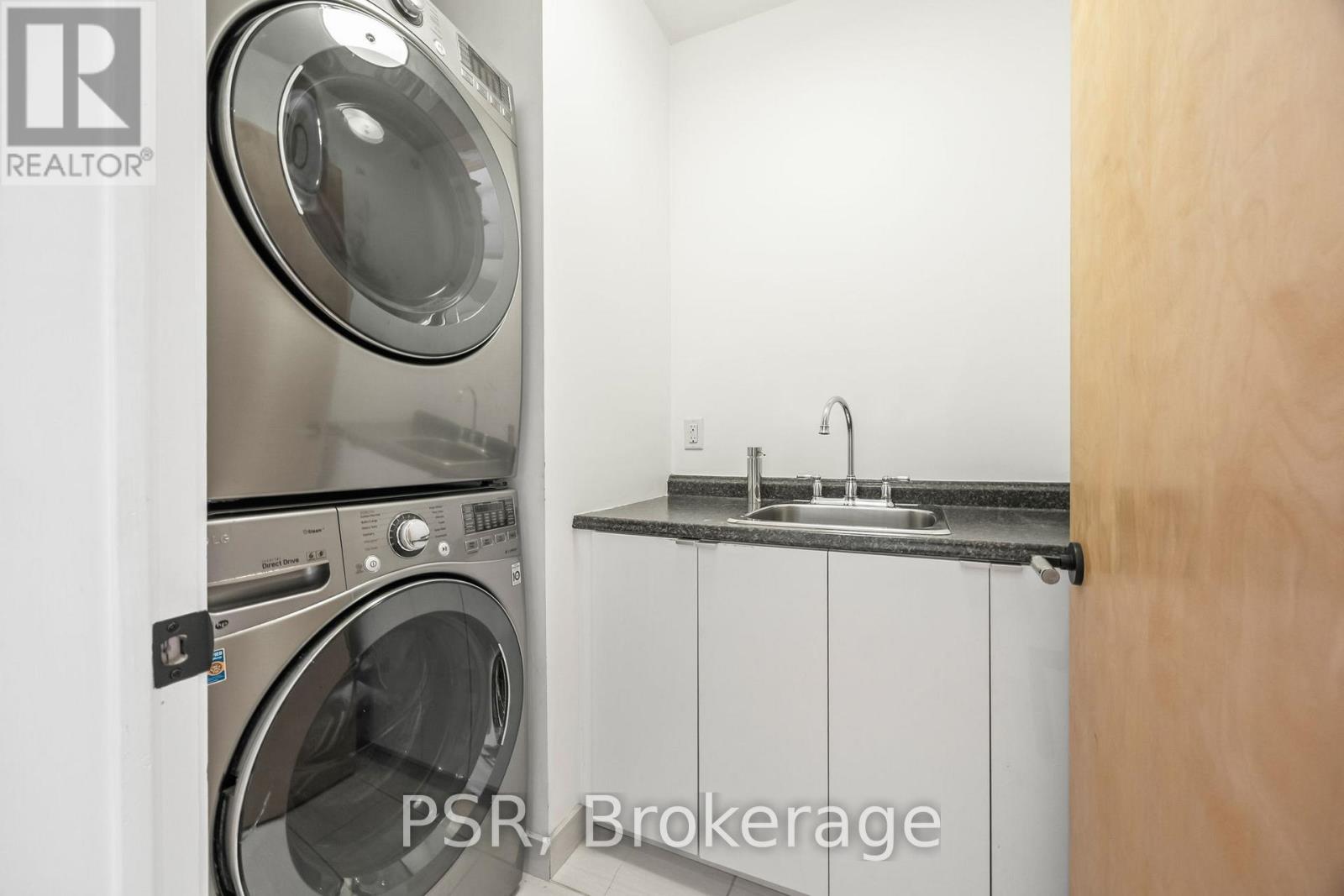 Upper - 2068 Dundas Street W, Toronto, Ontario  M6R 1W8 - Photo 26 - W12551754