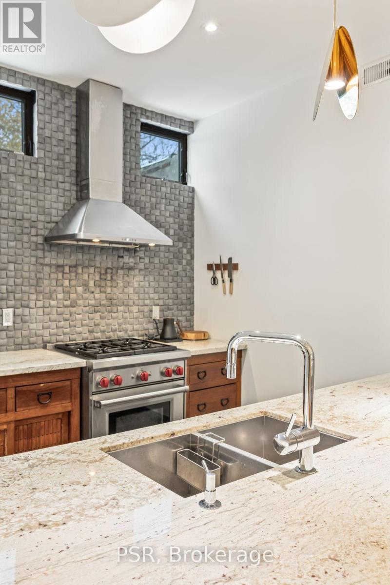 Upper - 2068 Dundas Street W, Toronto, Ontario  M6R 1W8 - Photo 36 - W12551754