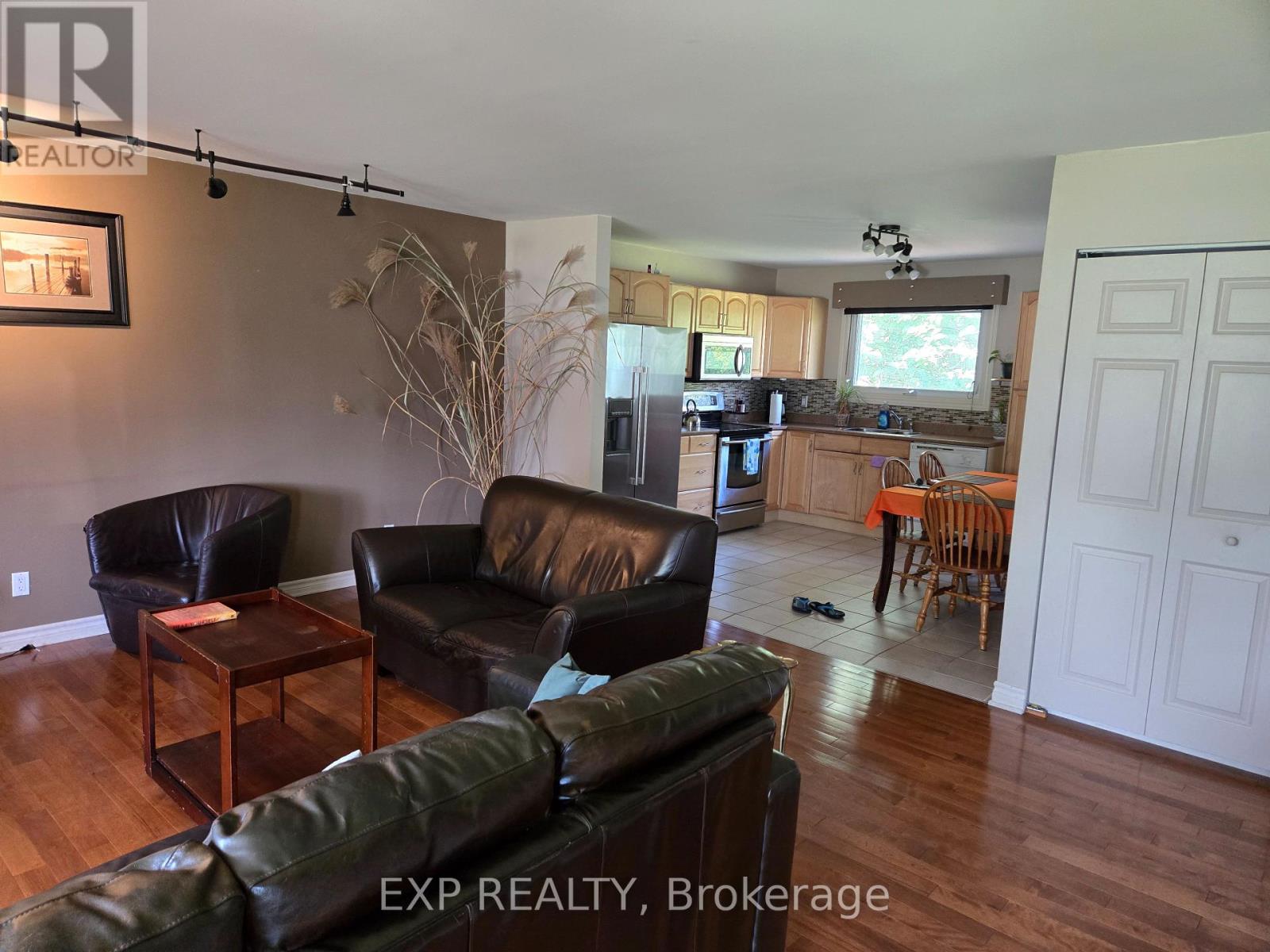 1990 Belcourt Boulevard, Ottawa, Ontario  K1C 1M5 - Photo 4 - X12551846