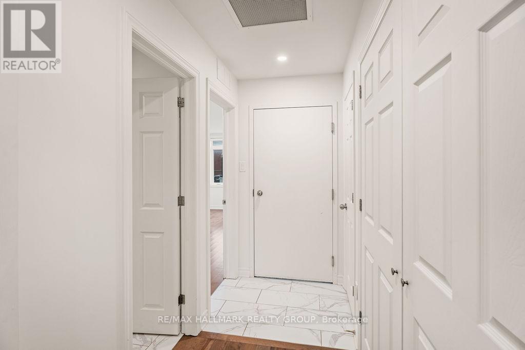 1 - 552 Mcleod Street, Ottawa, Ontario  K1R 5R3 - Photo 3 - X12551932