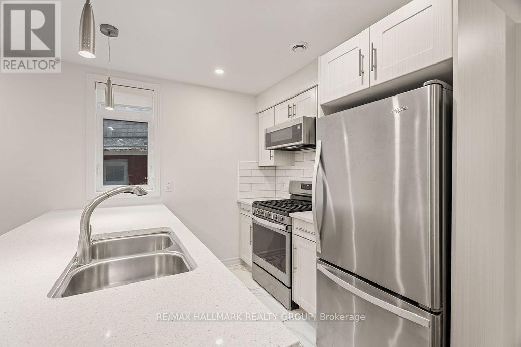 1 - 552 Mcleod Street, Ottawa, Ontario  K1R 5R3 - Photo 9 - X12551932