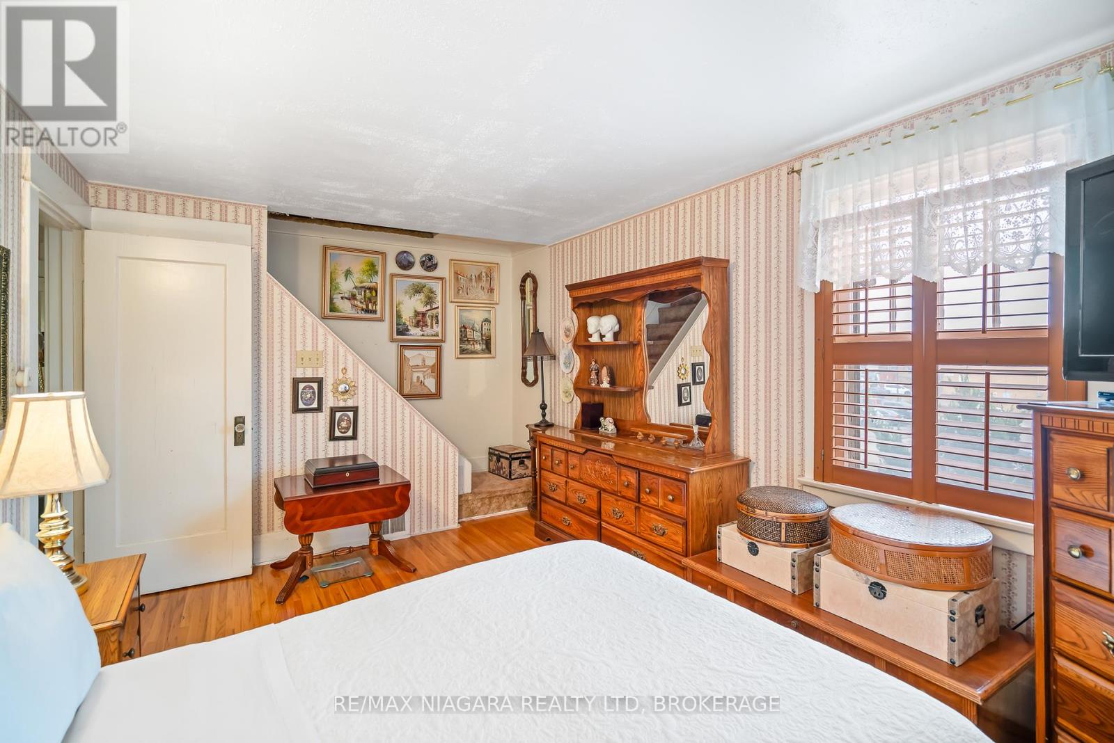 4494 Huron Street, Niagara Falls, Ontario  L2E 2H3 - Photo 4 - X12551890