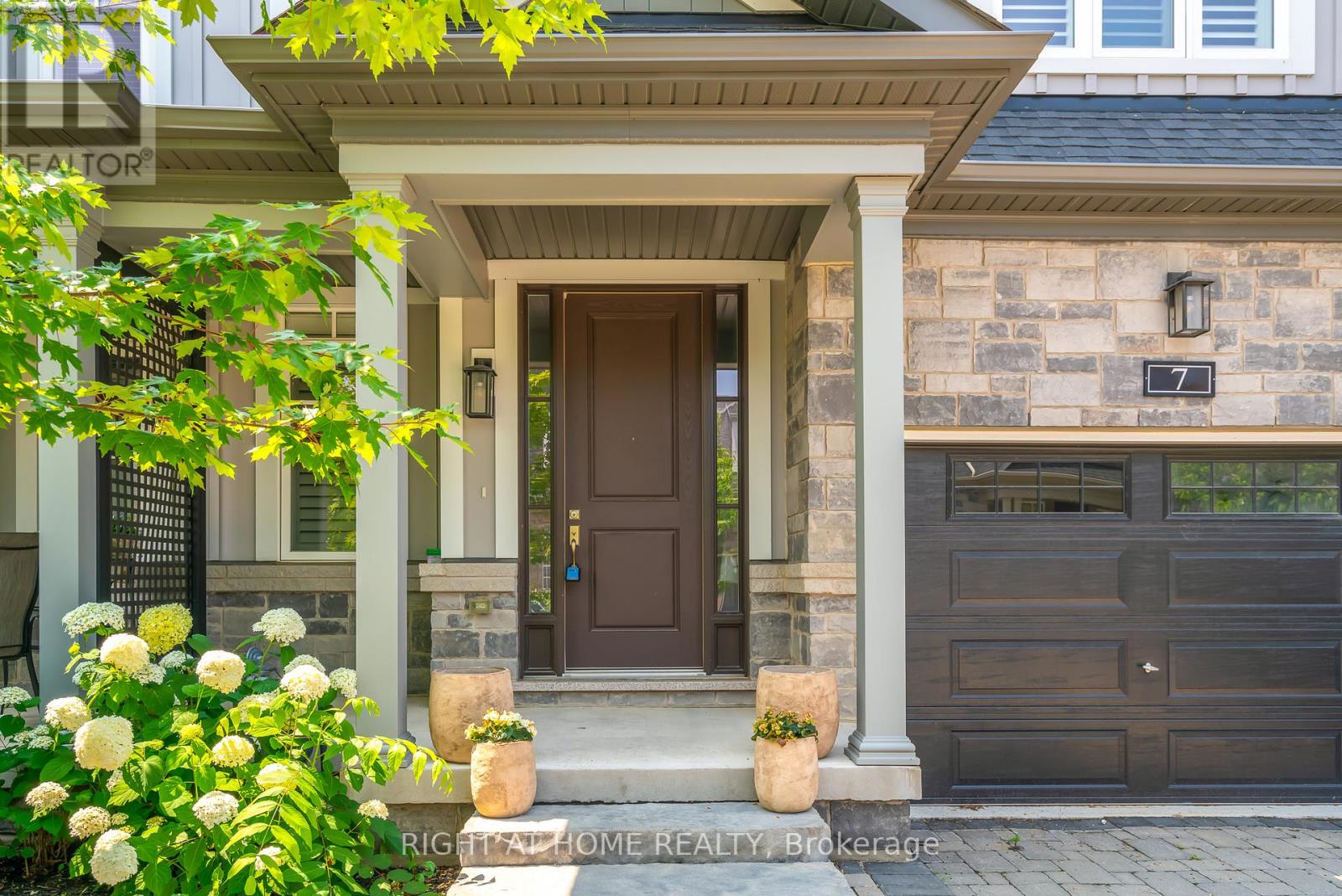 7 Windsor Circle, Niagara-On-The-Lake, Ontario  L0S 1J0 - Photo 6 - X12551758