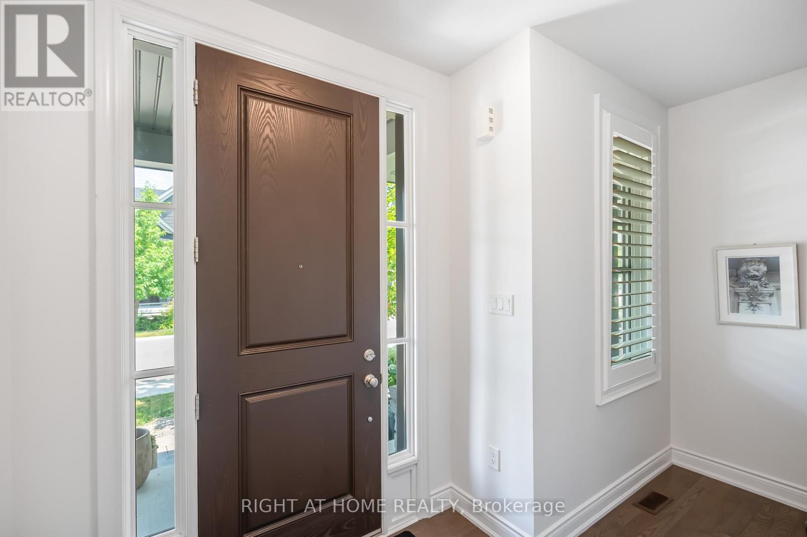 7 Windsor Circle, Niagara-On-The-Lake, Ontario  L0S 1J0 - Photo 7 - X12551758