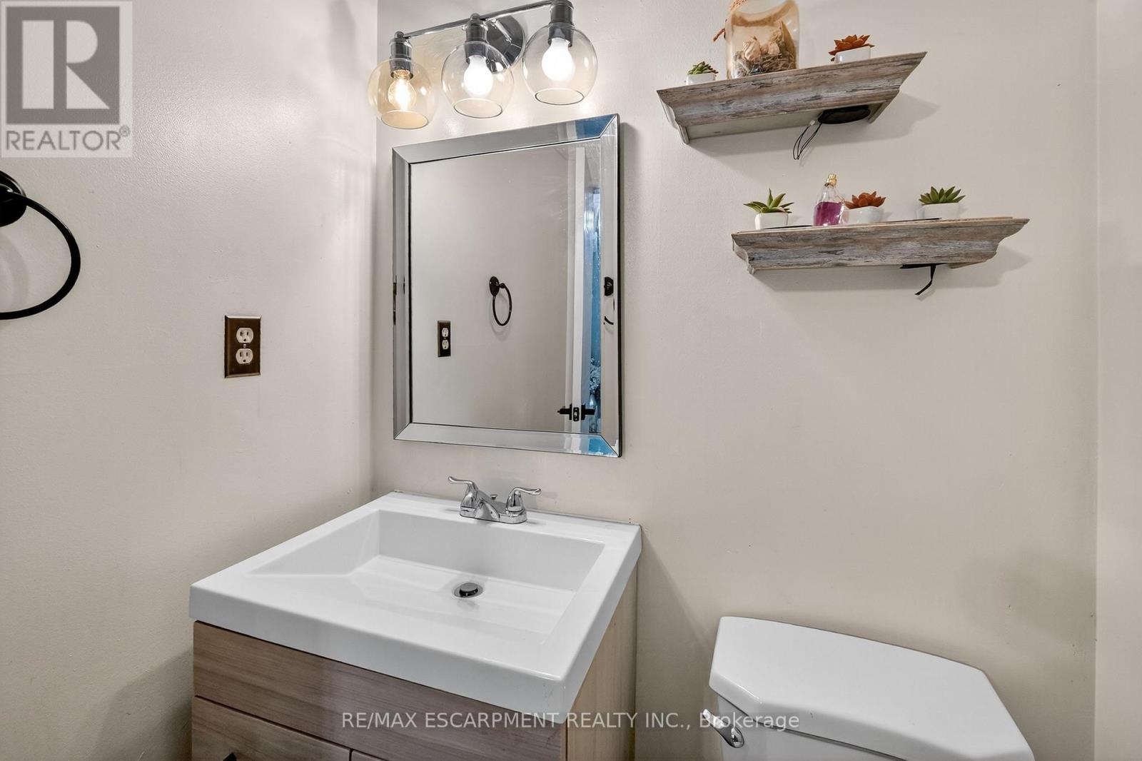 4 Pleasant Grove Terrace, Grimsby, Ontario  L3M 5G8 - Photo 12 - X12551760