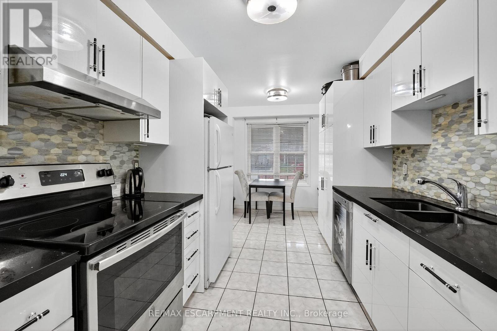 4 Pleasant Grove Terrace, Grimsby, Ontario  L3M 5G8 - Photo 5 - X12551760