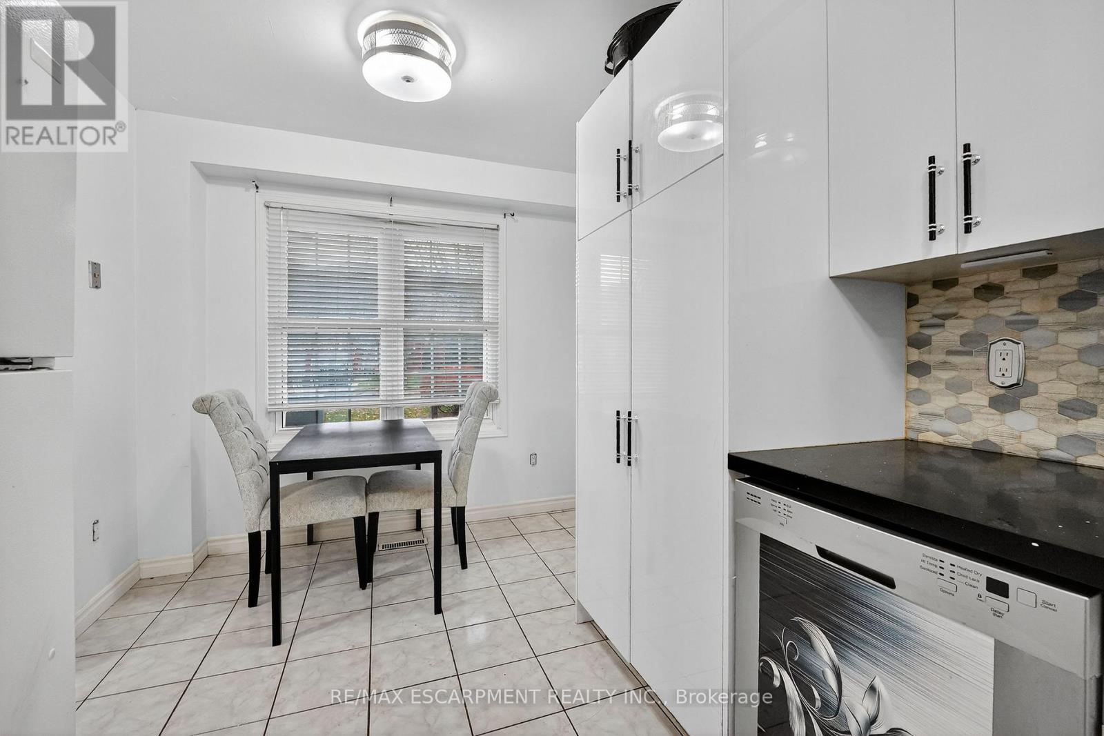 4 Pleasant Grove Terrace, Grimsby, Ontario  L3M 5G8 - Photo 6 - X12551760