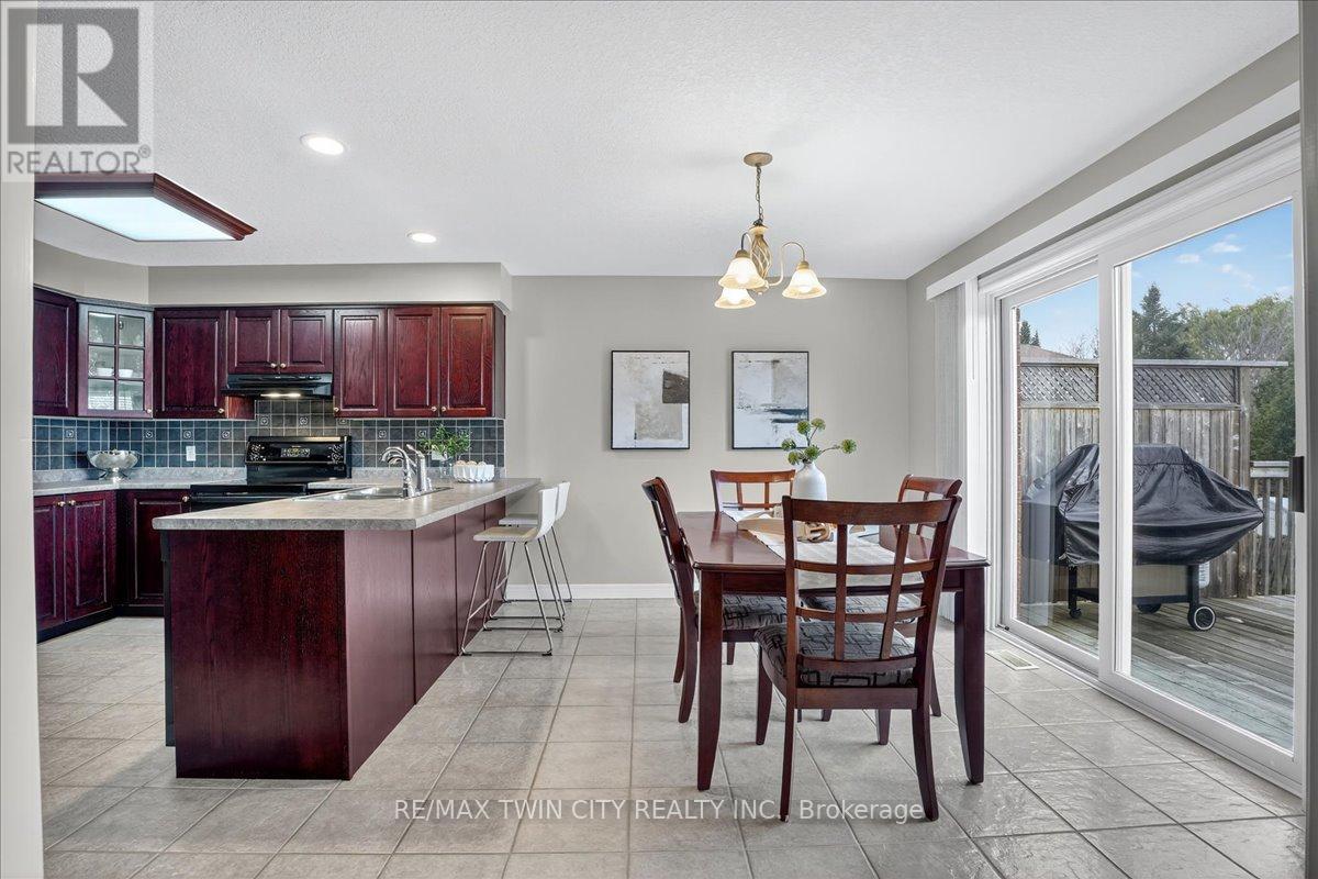 166 Bridgewater Crescent, Waterloo, Ontario  N2T 2M1 - Photo 14 - X12551768