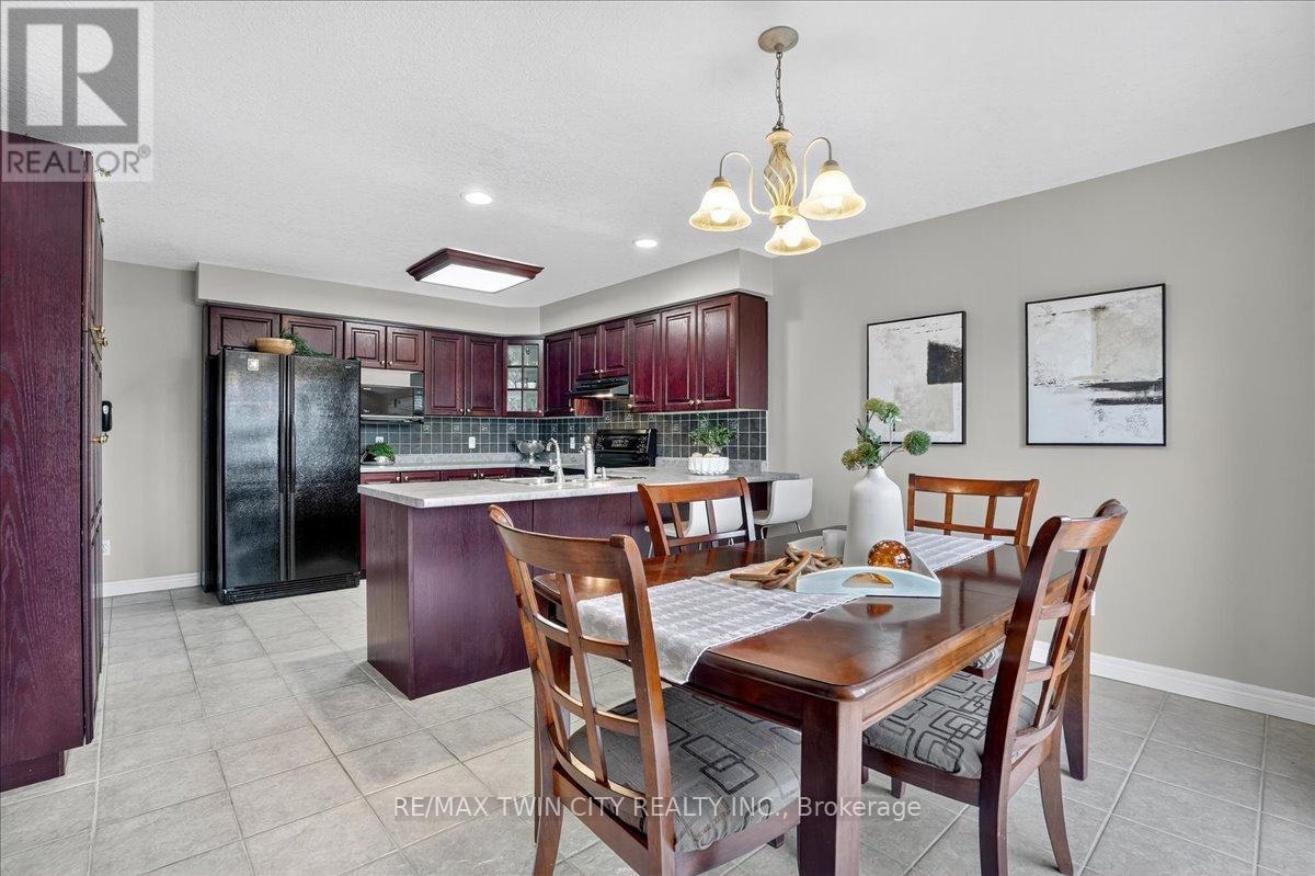 166 Bridgewater Crescent, Waterloo, Ontario  N2T 2M1 - Photo 15 - X12551768